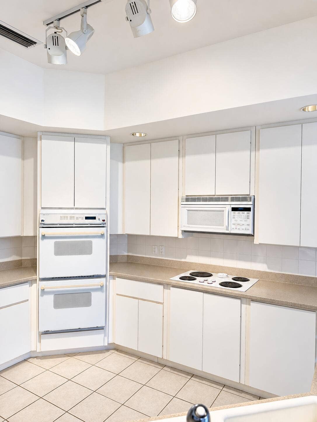 1705 FLAGLER MANOR Circle, West Palm Beach, FL 33411 Kitchen
