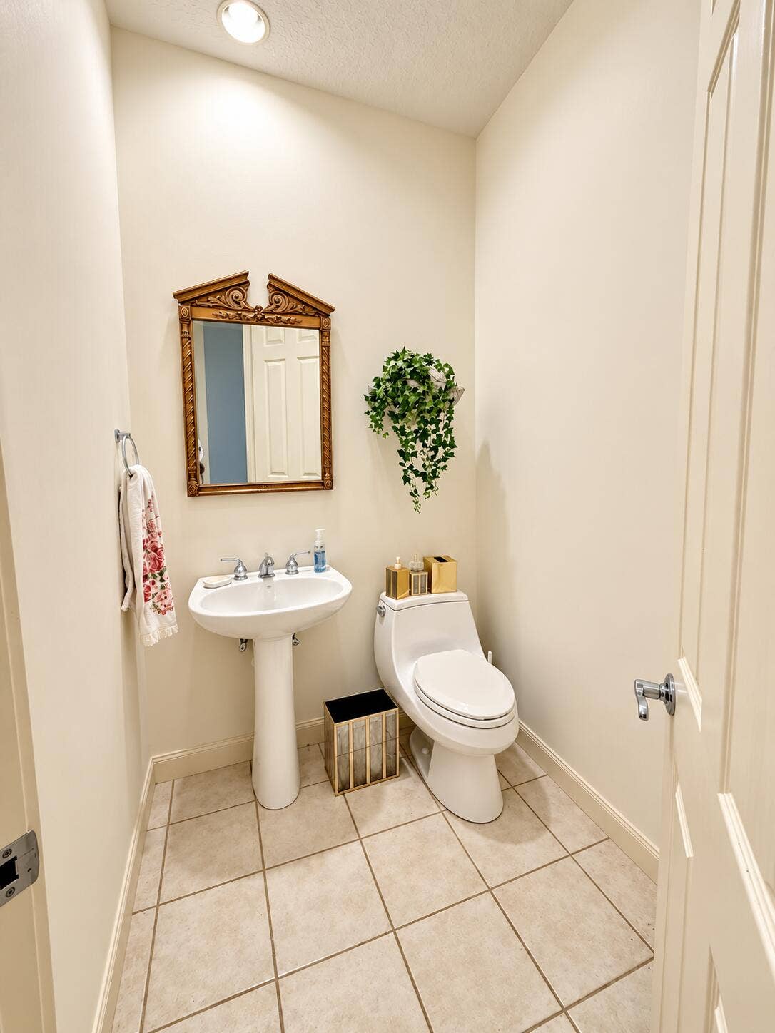 1705 FLAGLER MANOR Circle, West Palm Beach, FL 33411 Powder Room