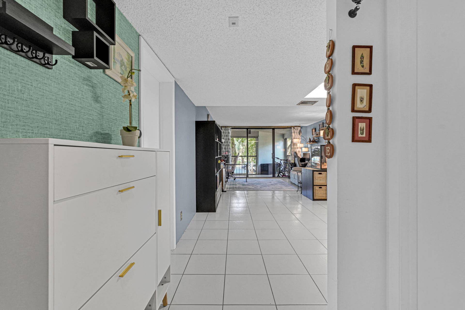 16200 Golf Club Road, #206, Weston, FL 33326 Entry way