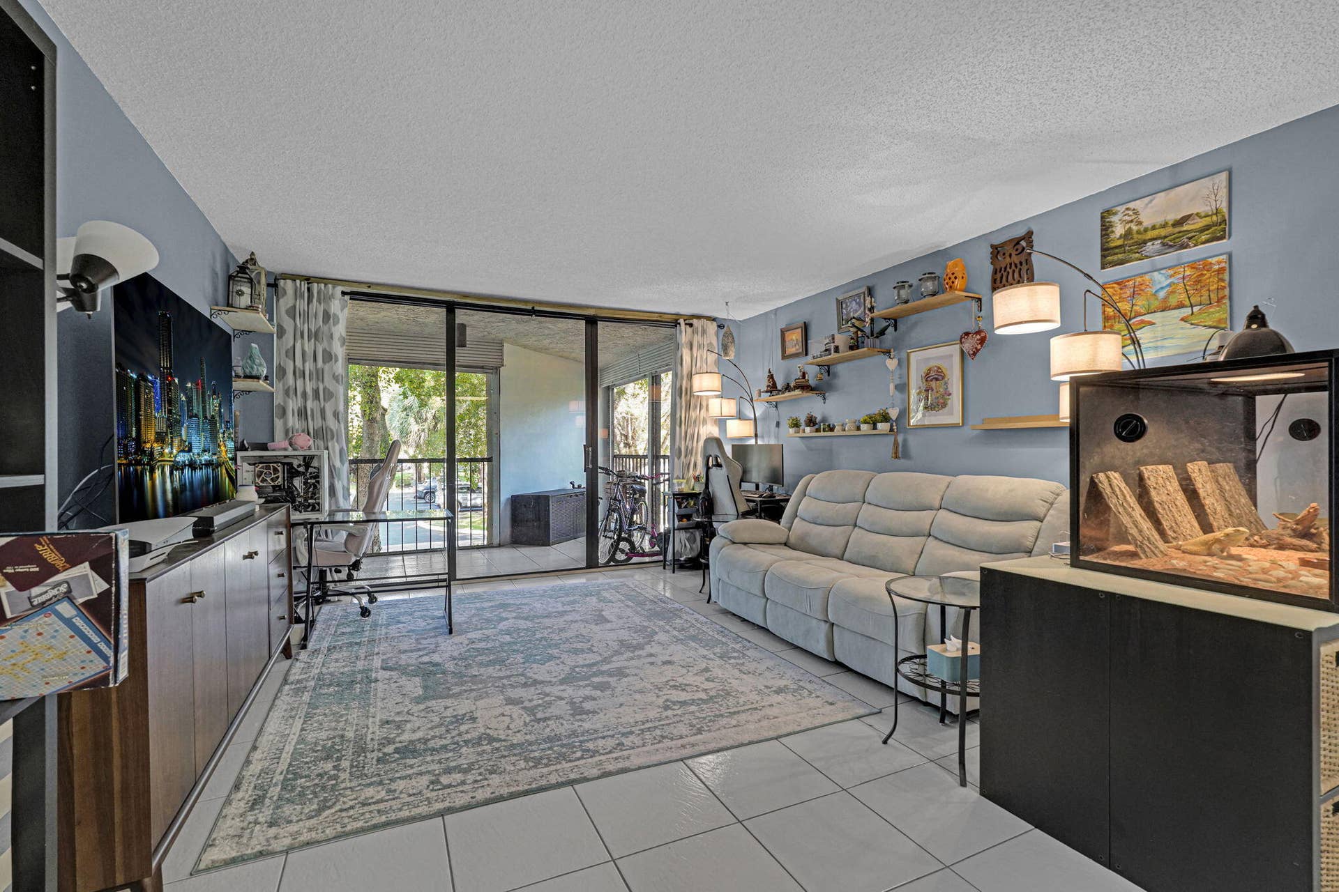 16200 Golf Club Road, #206, Weston, FL 33326 Living room