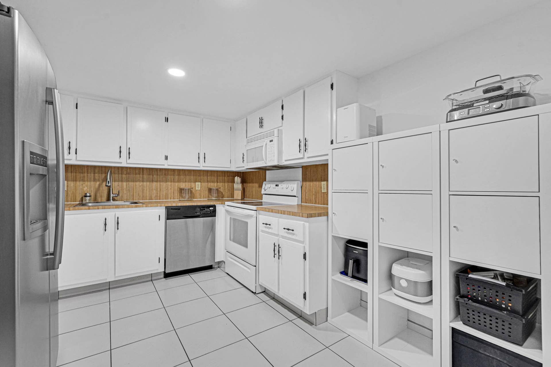 16200 Golf Club Road, #206, Weston, FL 33326 Kitchen