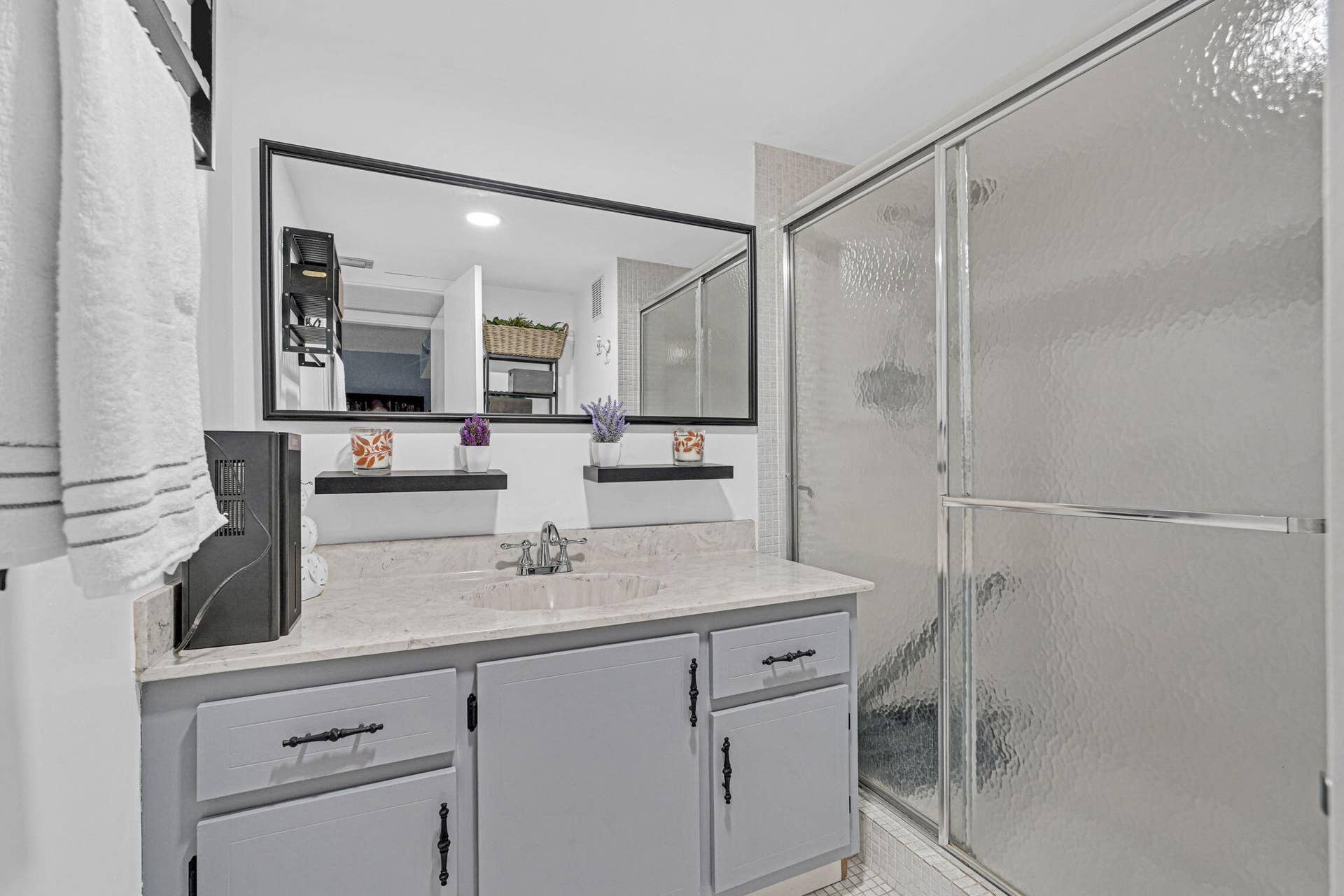 16200 Golf Club Road, #206, Weston, FL 33326 Second full bathroom
