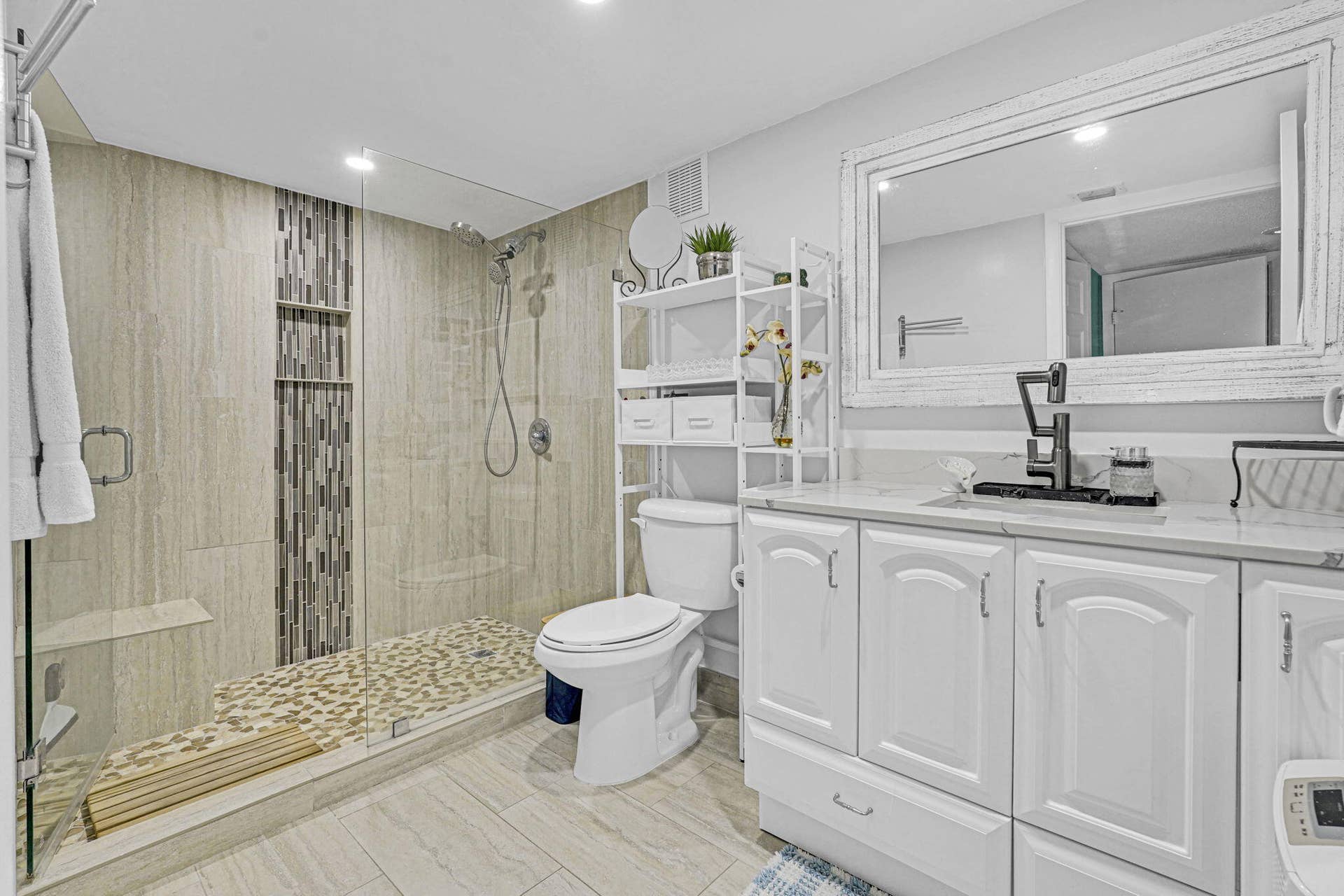16200 Golf Club Road, #206, Weston, FL 33326 Primary bathroom