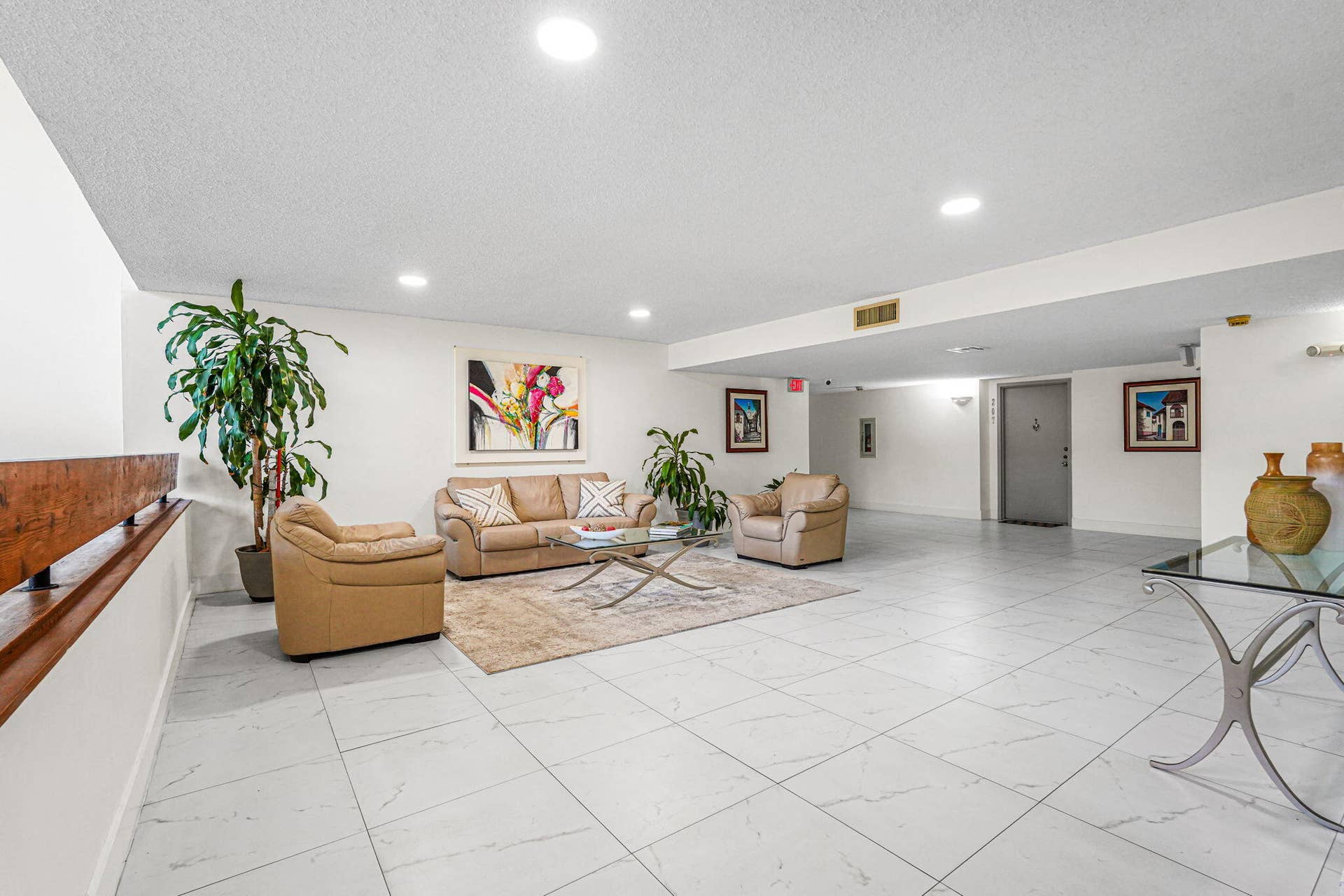 16200 Golf Club Road, #206, Weston, FL 33326 Lobby area