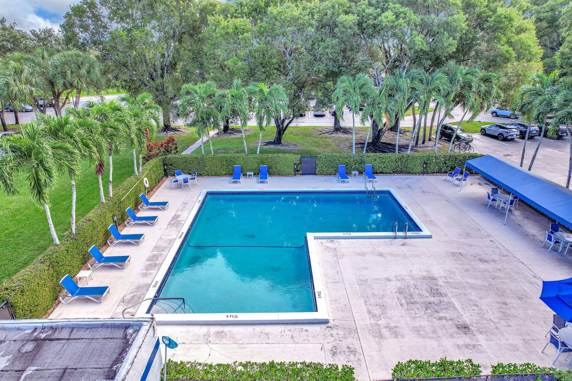 16200 Golf Club Road, #206, Weston, FL 33326 Community pool