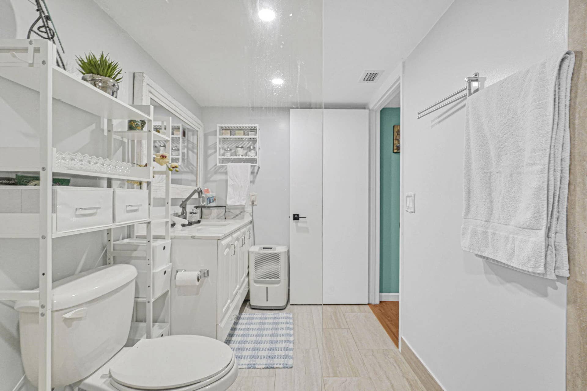 16200 Golf Club Road, #206, Weston, FL 33326 Primary bathroom