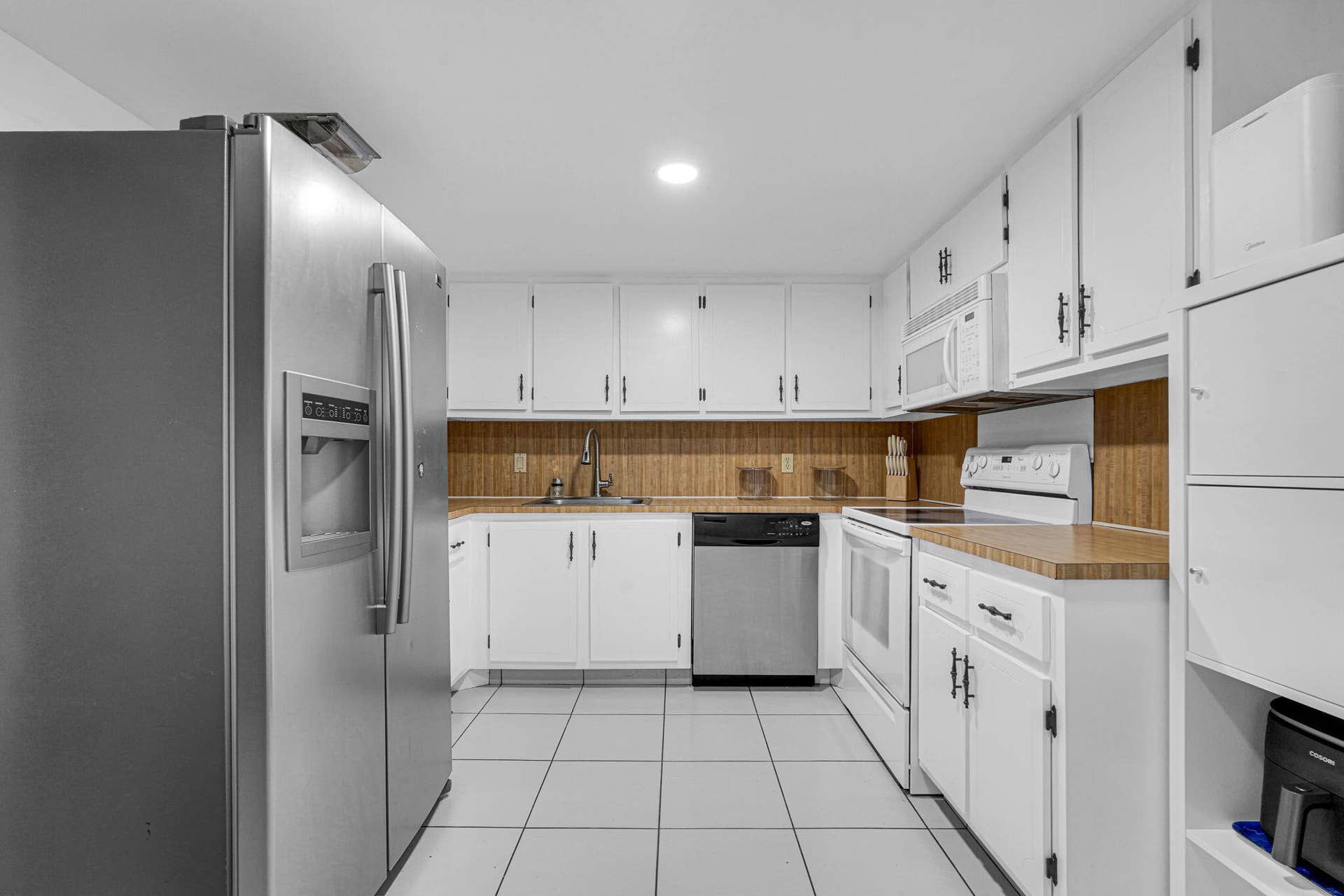 16200 Golf Club Road, #206, Weston, FL 33326 Kitchen