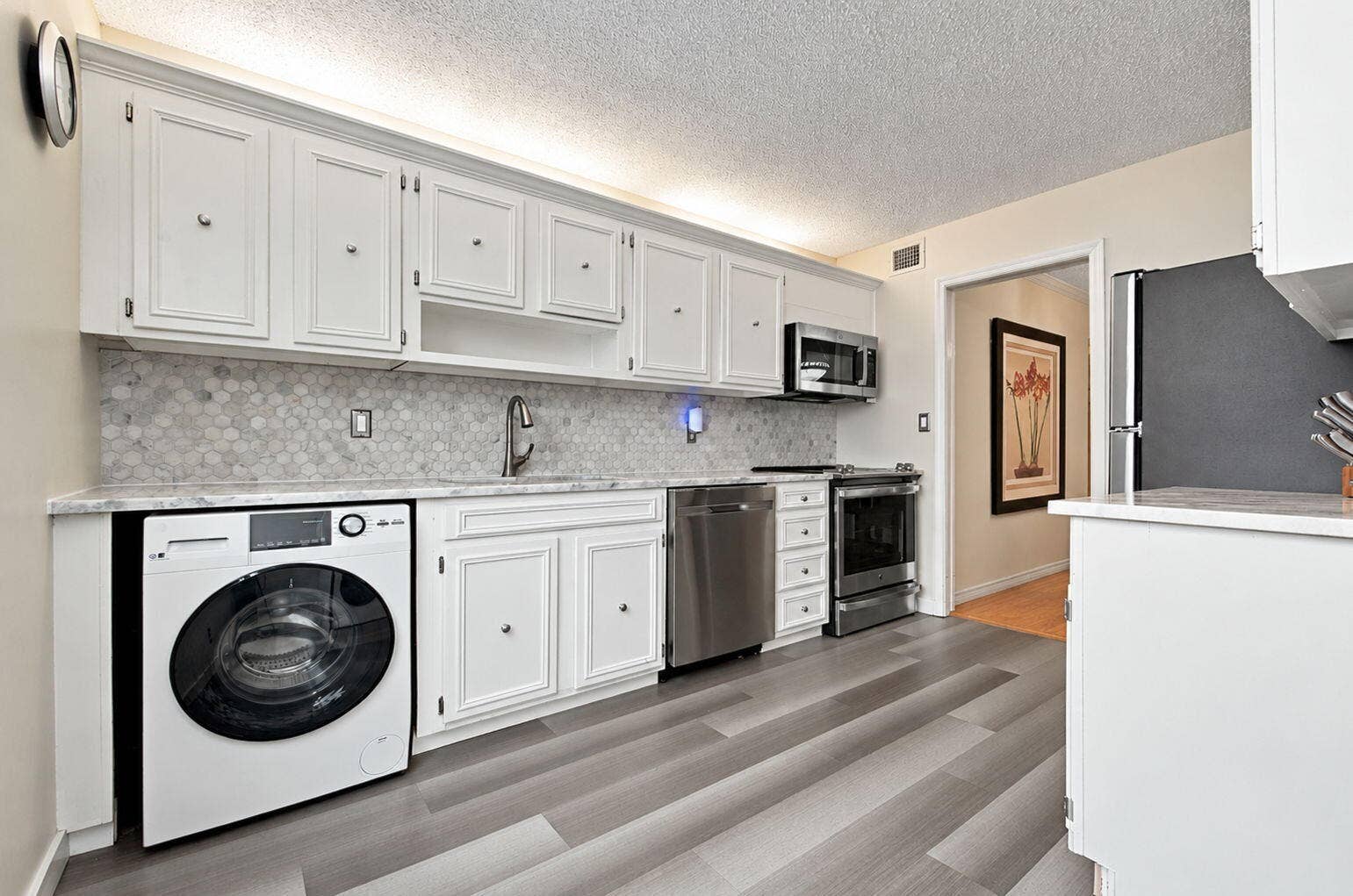 KITCHEN WITH 3 YEAR YOUNG STAINLESS STEEL APPLIANCES AND STEAM WASHER AND...