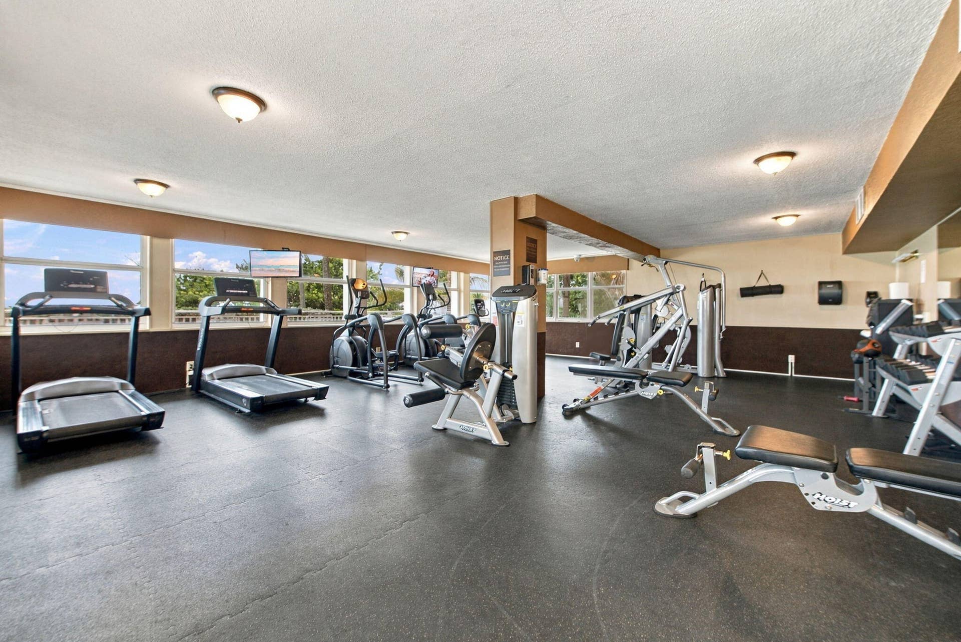 FITNESS CENTER HAS DIRECT OCEAN VIEWS.