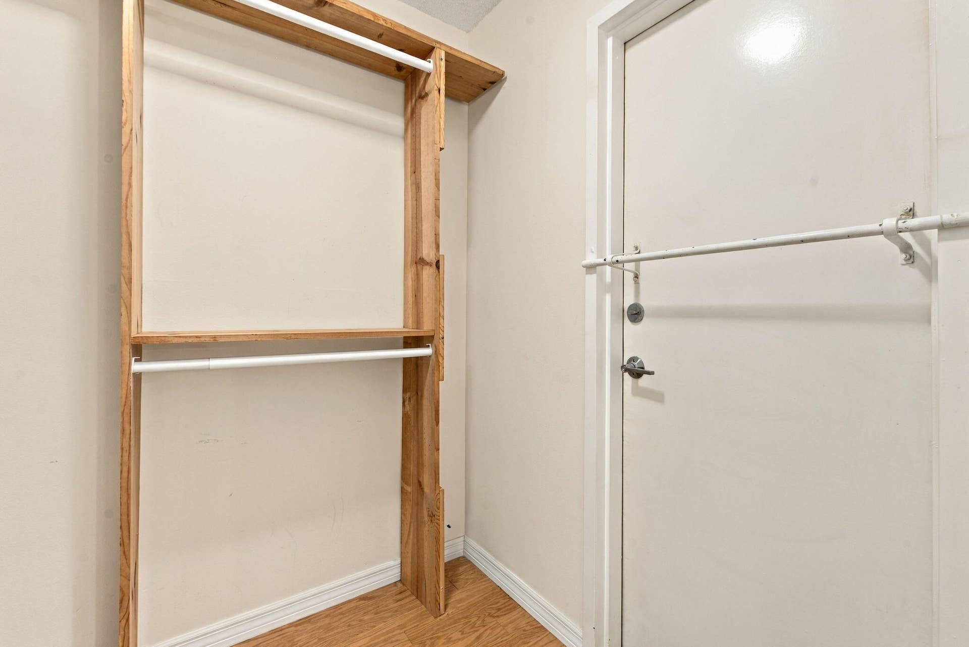 PRIMARY SUITE WALK-IN CLOSET