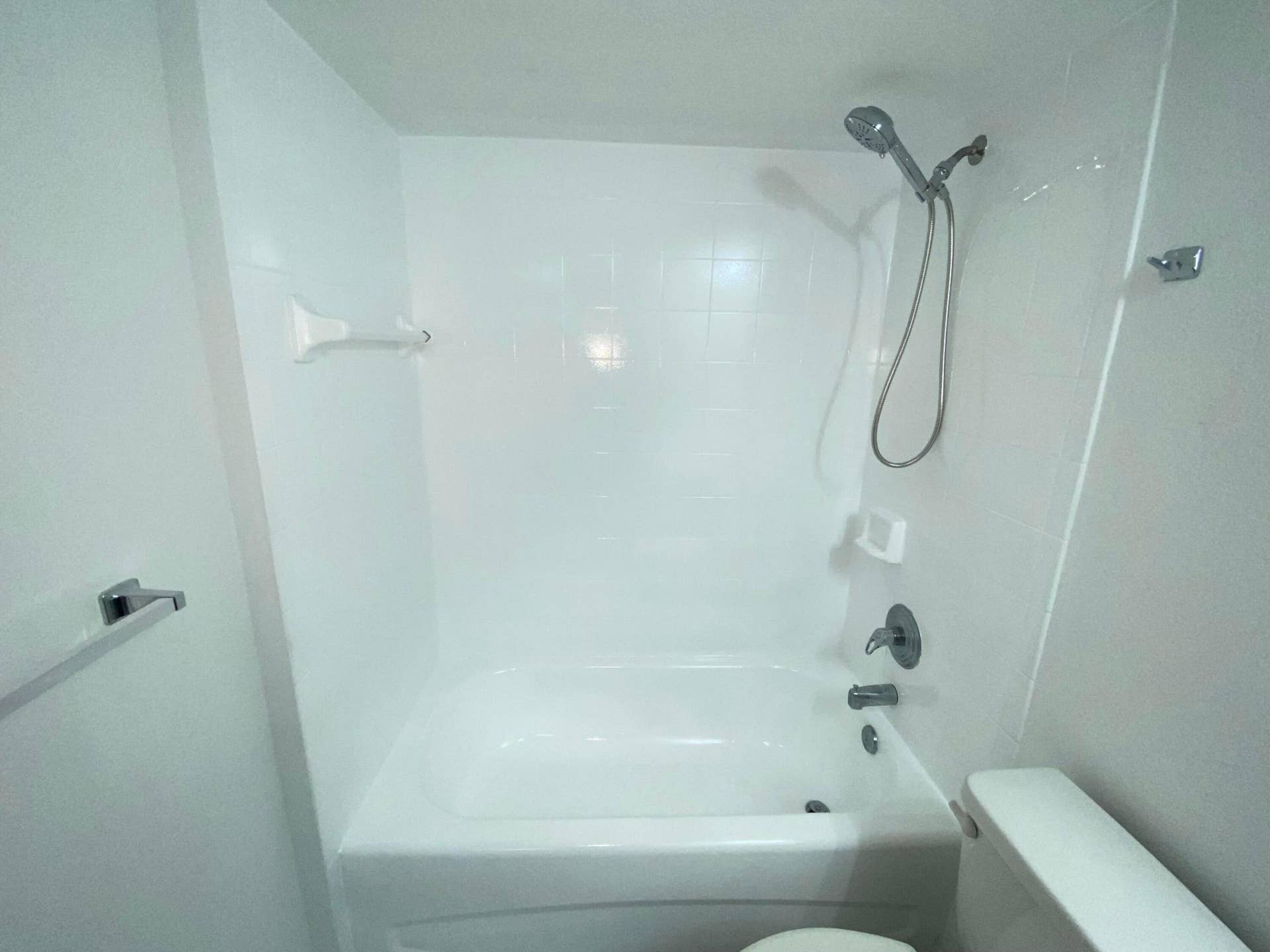 3740 N Jog Road, #106, West Palm Beach, FL 33411 2nd Bathroom/Guest Shower