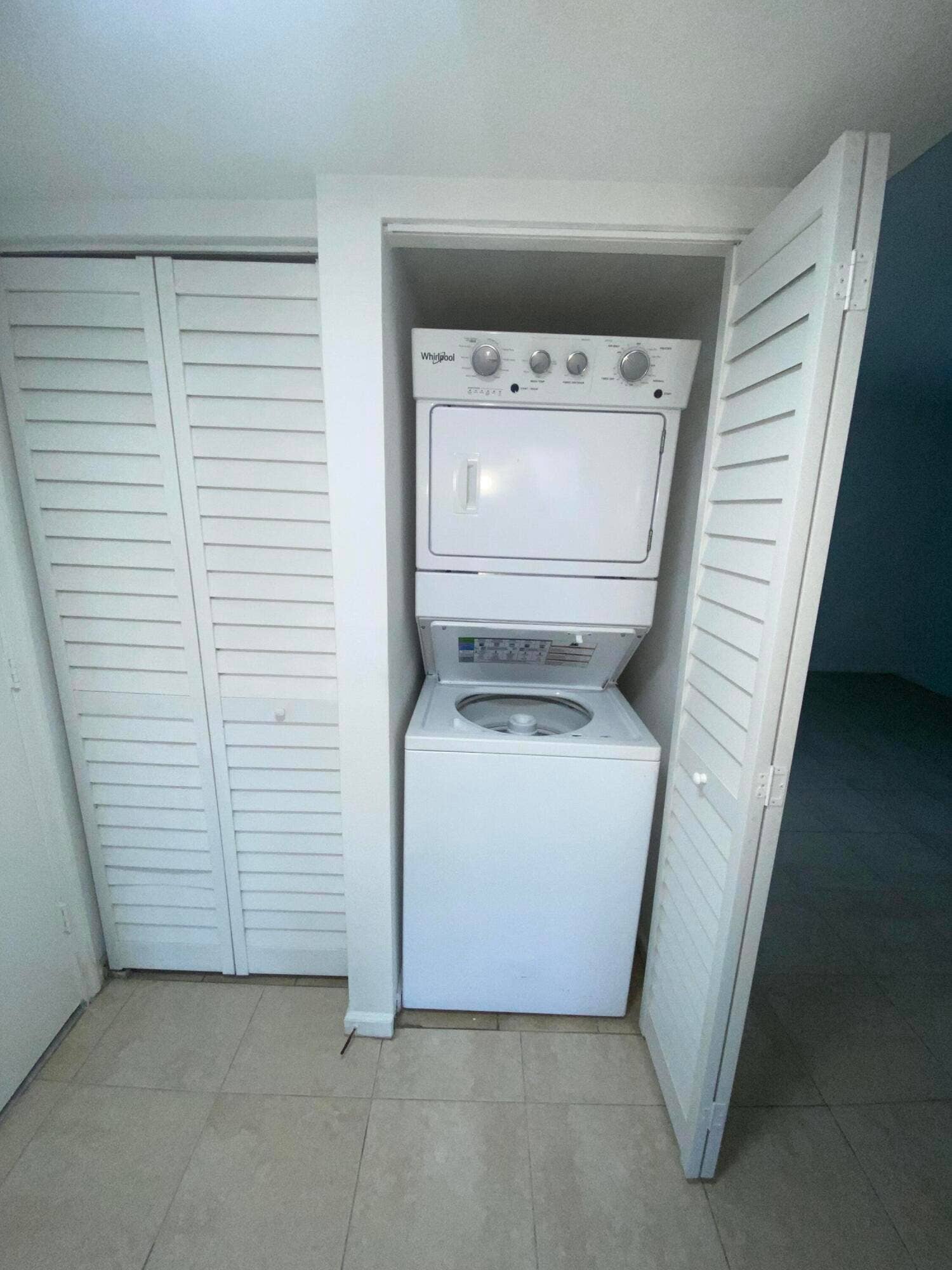 3740 N Jog Road, #106, West Palm Beach, FL 33411 Laundry