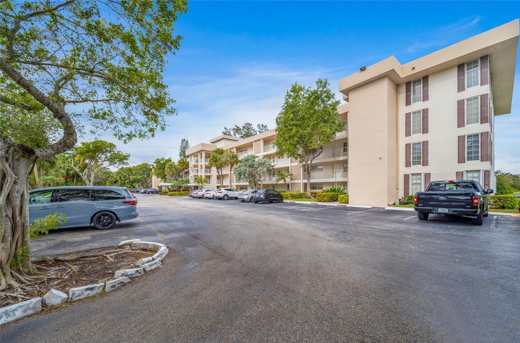 3051 S PALM AIRE Drive, #409, Pompano Beach, Pompano Beach, FL 33069 Photo 2