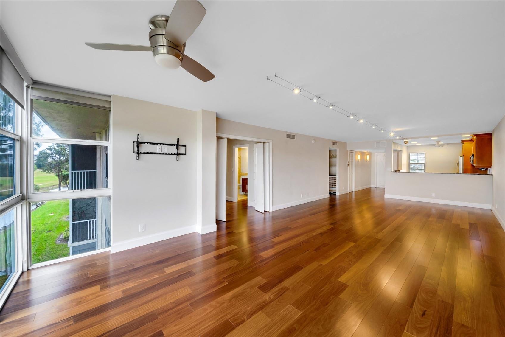 3051 S PALM AIRE Drive, #409, Pompano Beach, Pompano Beach, FL 33069 Photo 11
