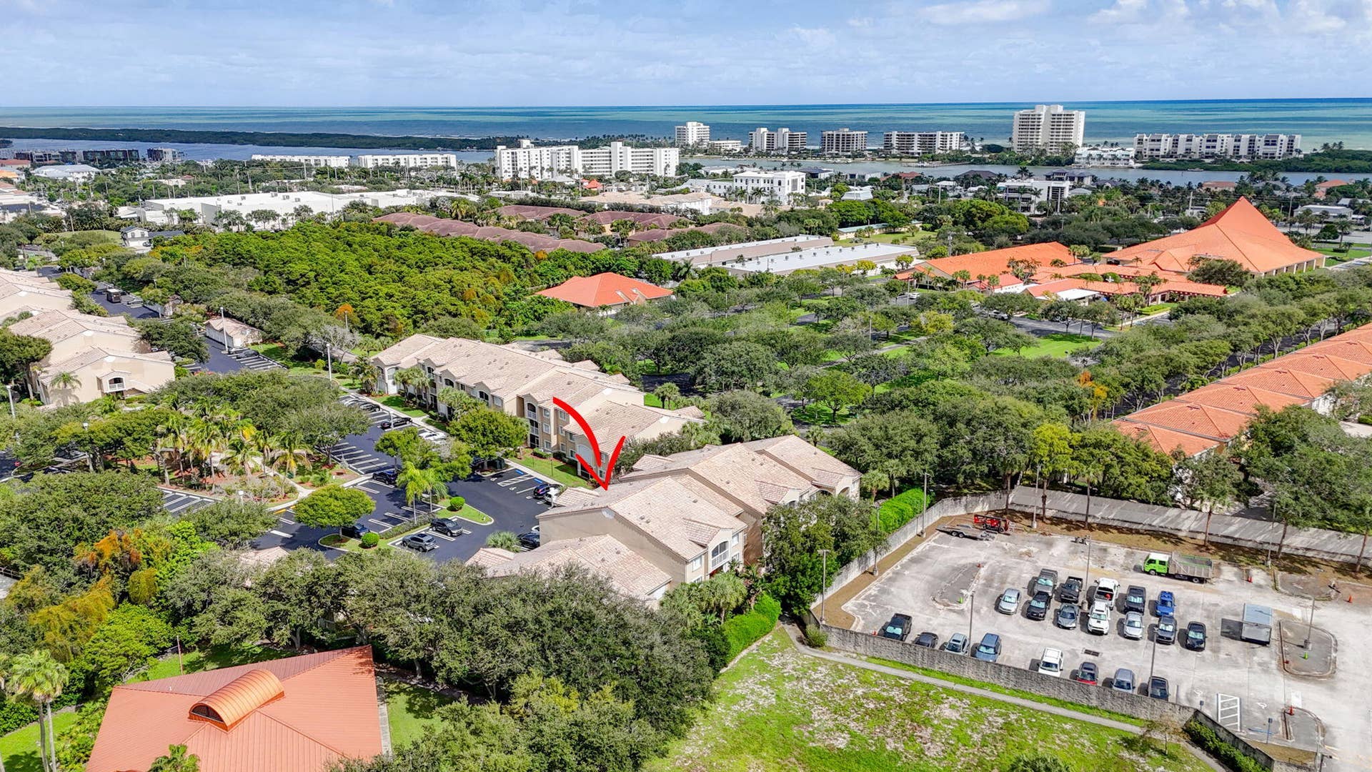 Community Close to the Ocean and Beaches