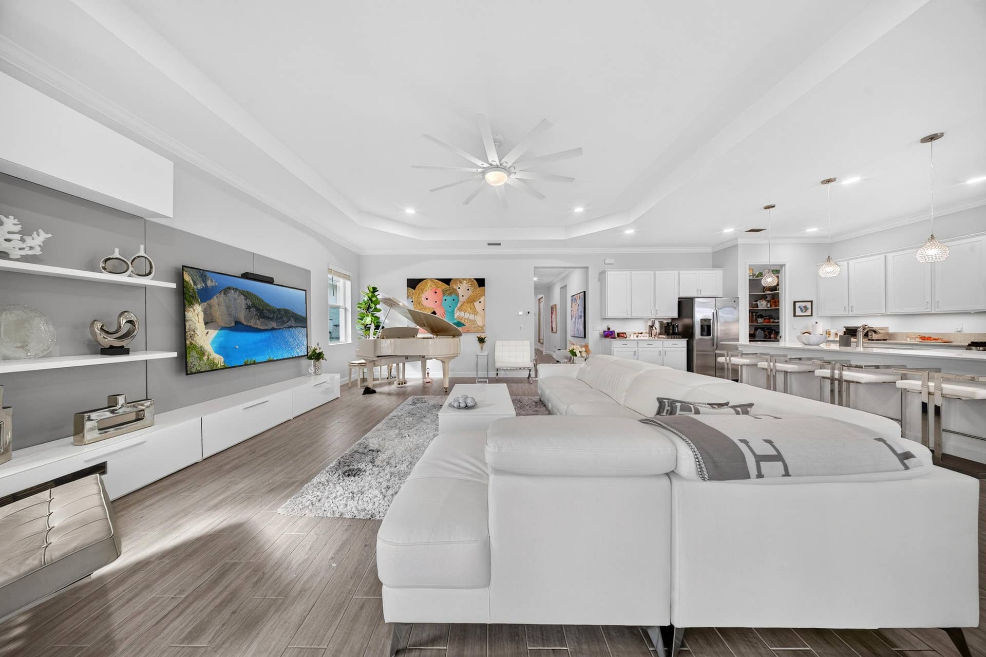 Living room 3
