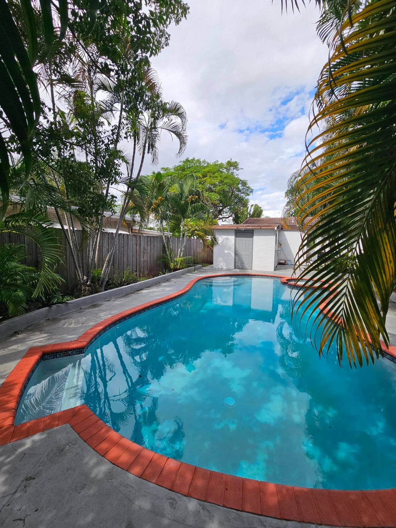 Swimming pool-Laundry room