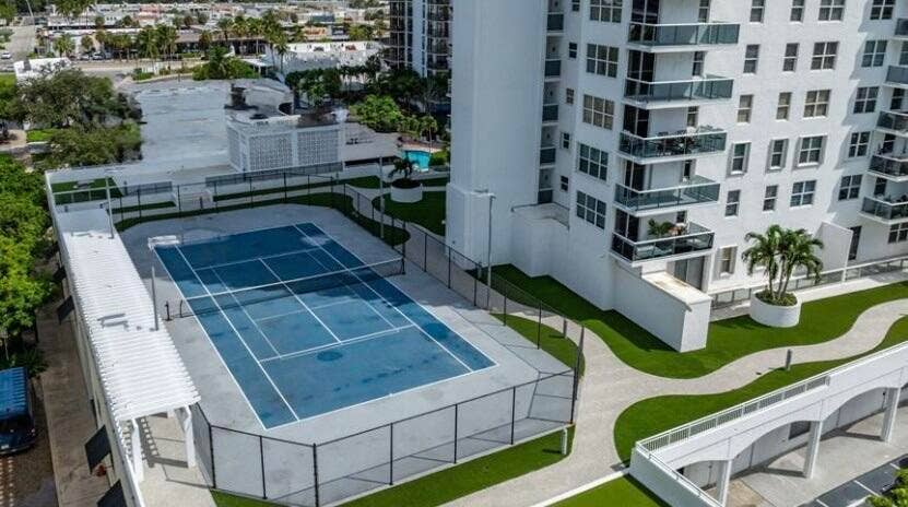 3015 N OCEAN Boulevard, #15C, Fort Lauderdale, Fort Lauderdale, FL 33308 tennis / pickleball court