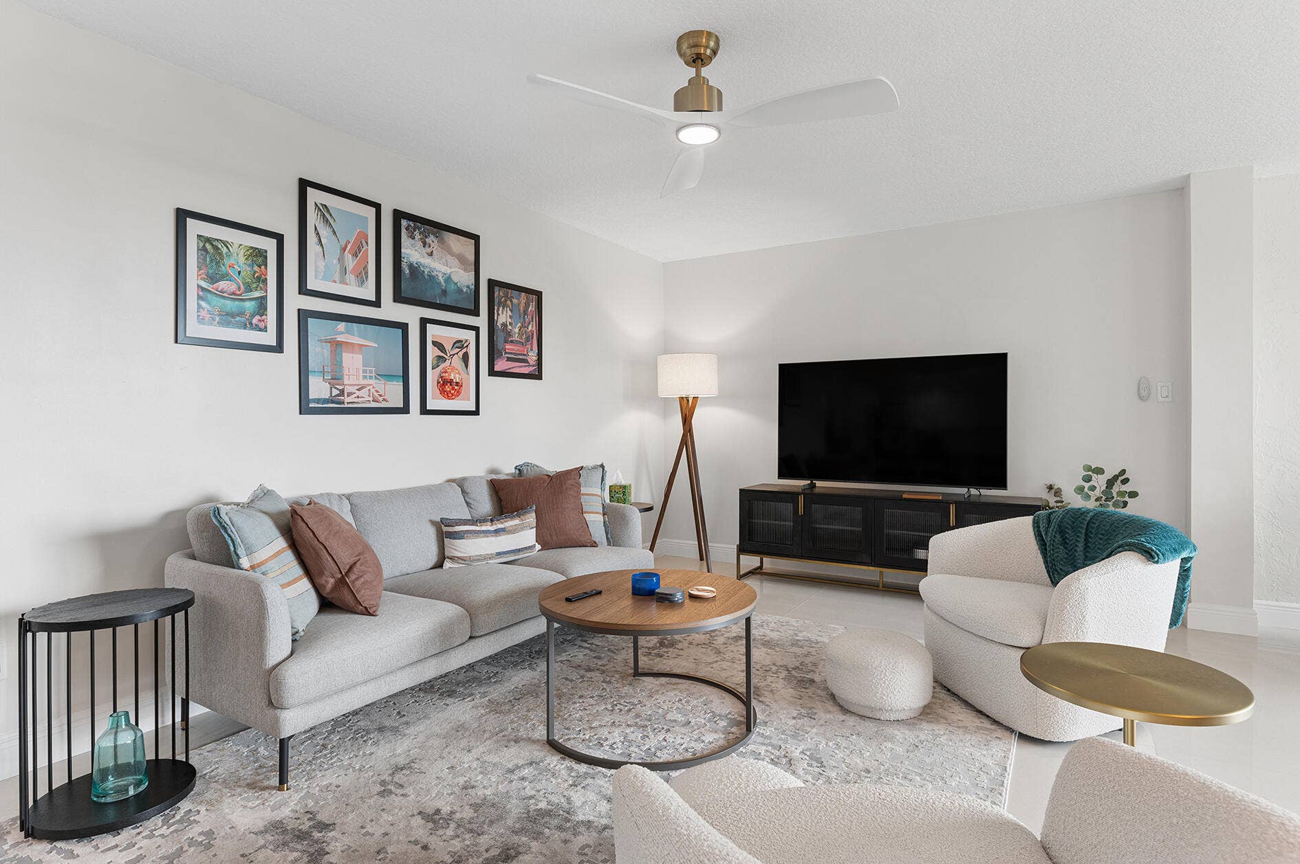 2025 LAVERS Circle, #D404, Delray Beach, FL 33444 Living room