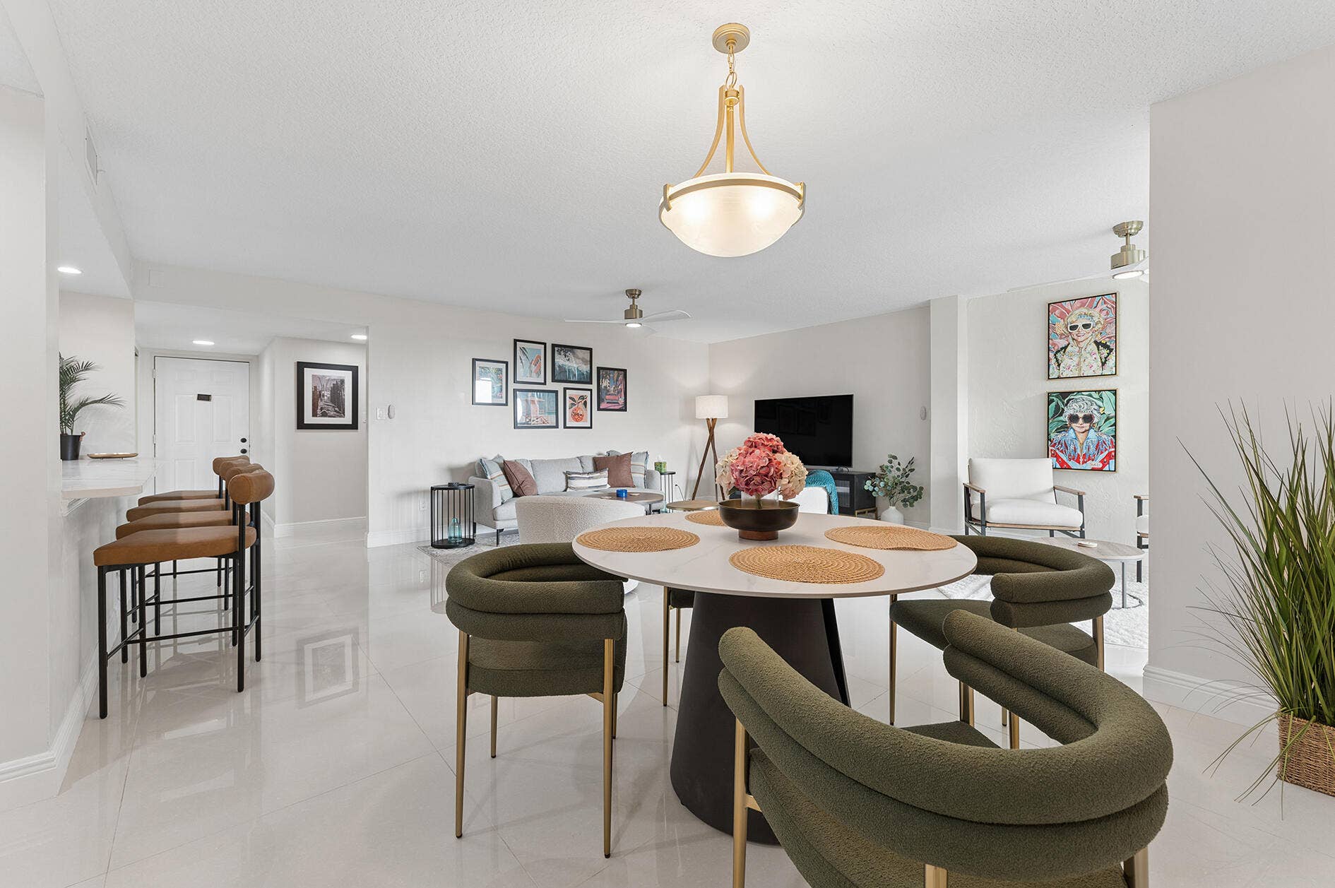 2025 LAVERS Circle, #D404, Delray Beach, FL 33444 Dining/Living