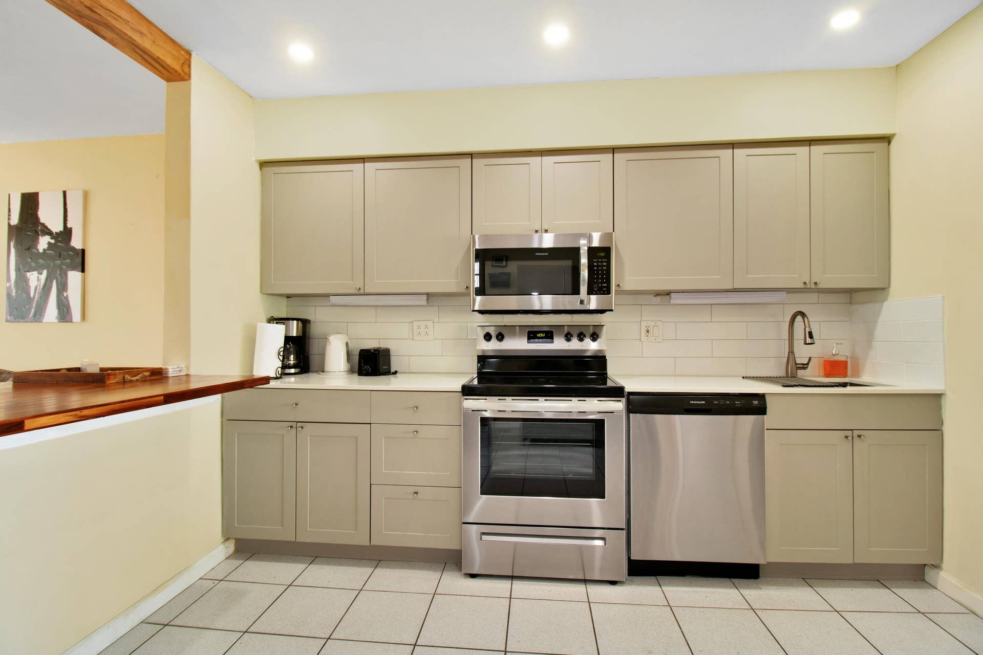1031 SW 3RD Street, Hallandale Beach, FL 33009 IMG_2921
