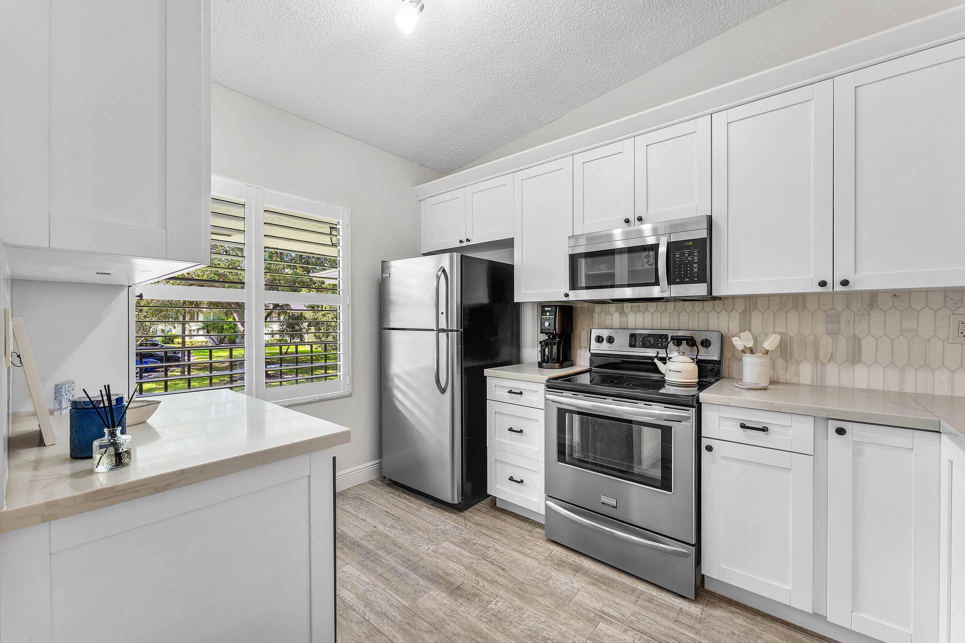 1401 Sabal Ridge Circle, #F, Palm Beach Gardens, FL 33418 012-1401SabalRidgeCircle-F-PalmBeachGard