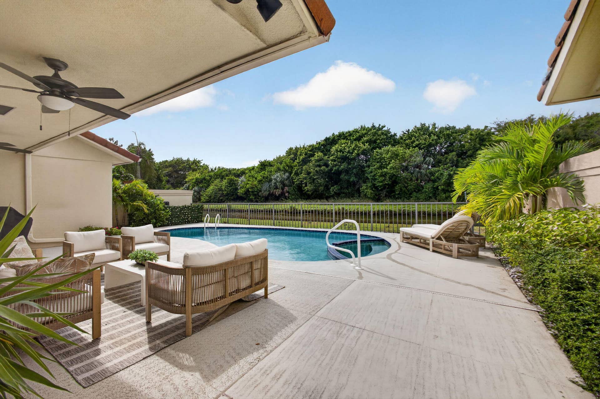2765 HAWTHORNE Lane, West Palm Beach, FL 33409 52