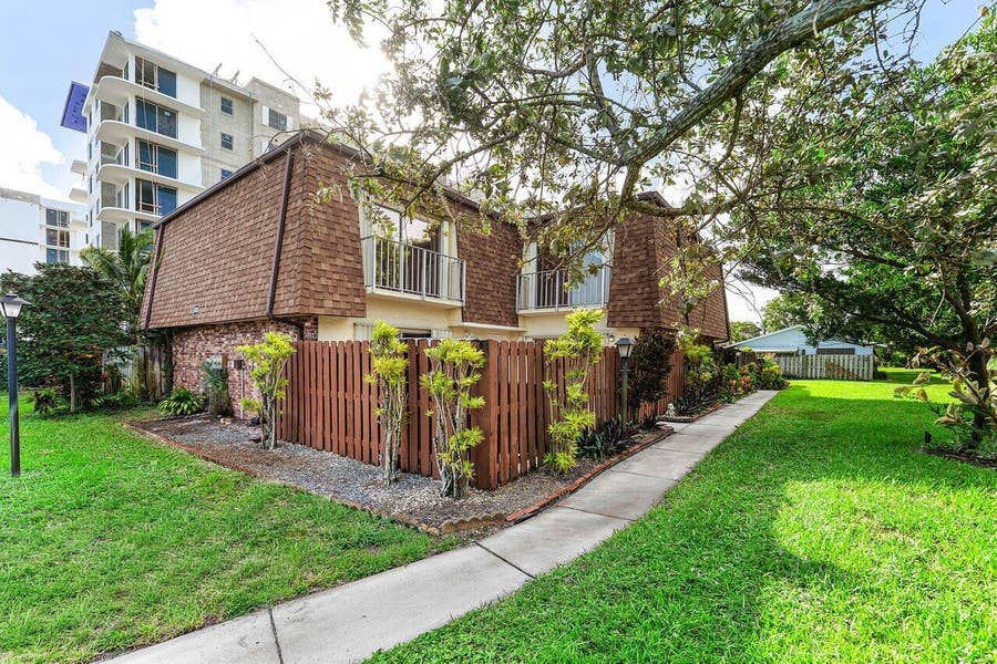 Property photo for 562 SE 27th Terrace, Boynton Beach, FL