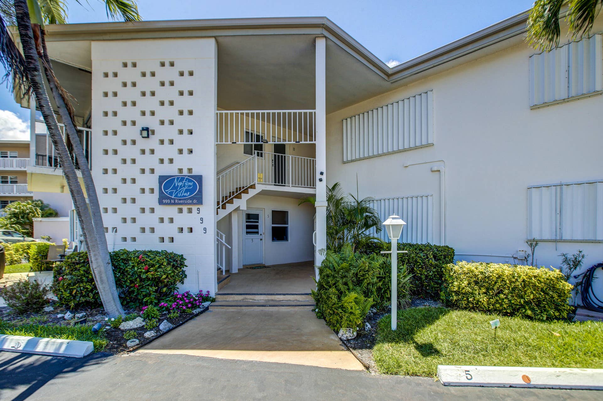 999 N RIVERSIDE Drive, #3, Pompano Beach, FL 33062 21__g6i9699_700_701_702_703