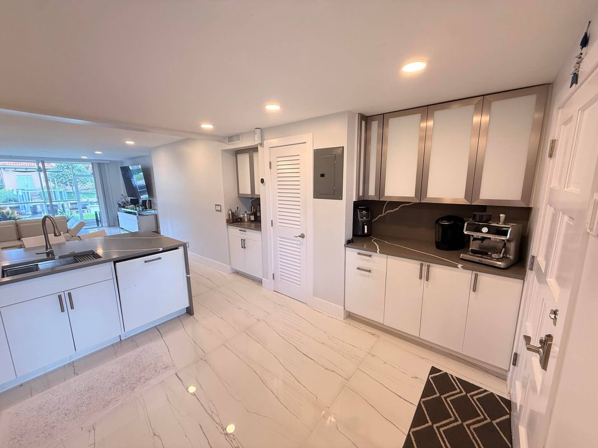 105 PARADISE HARBOUR Boulevard, #108, North Palm Beach, FL 33408 Kitchen