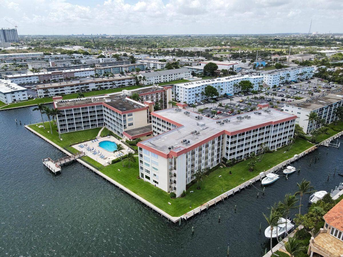 105 PARADISE HARBOUR Boulevard, #108, North Palm Beach, FL 33408 Ariel view of building