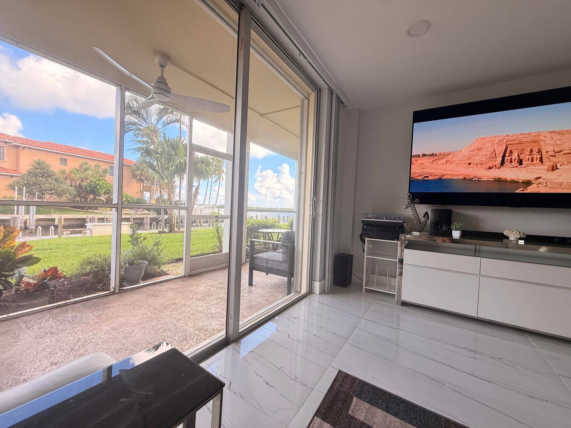 105 PARADISE HARBOUR Boulevard, #108, North Palm Beach, FL 33408 Livingroom