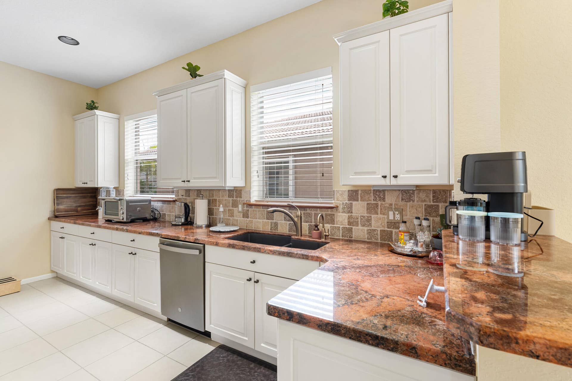 8840 Via Tuscany Drive, Boynton Beach, FL 33472 Kitchen