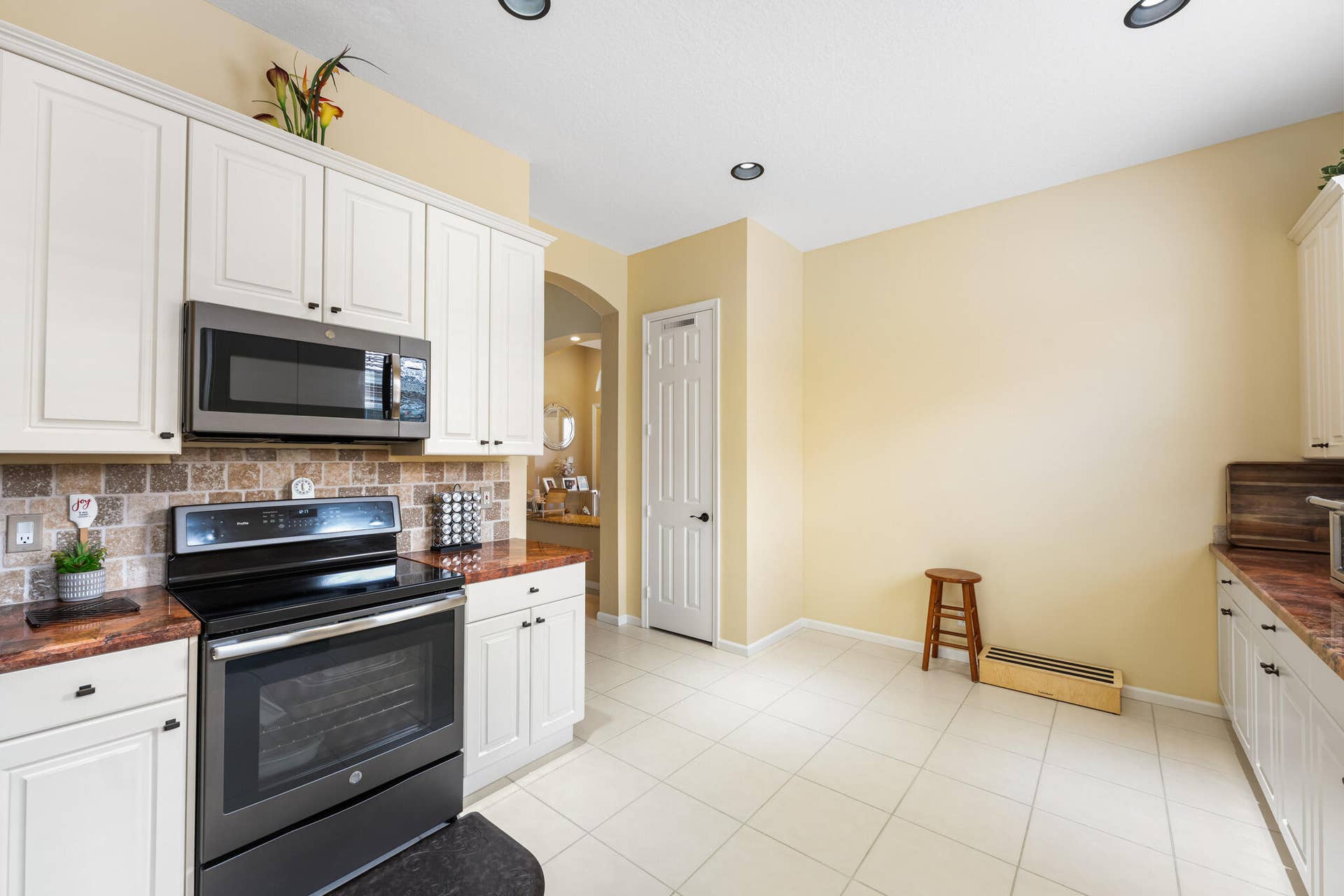 8840 Via Tuscany Drive, Boynton Beach, FL 33472 Kitchen