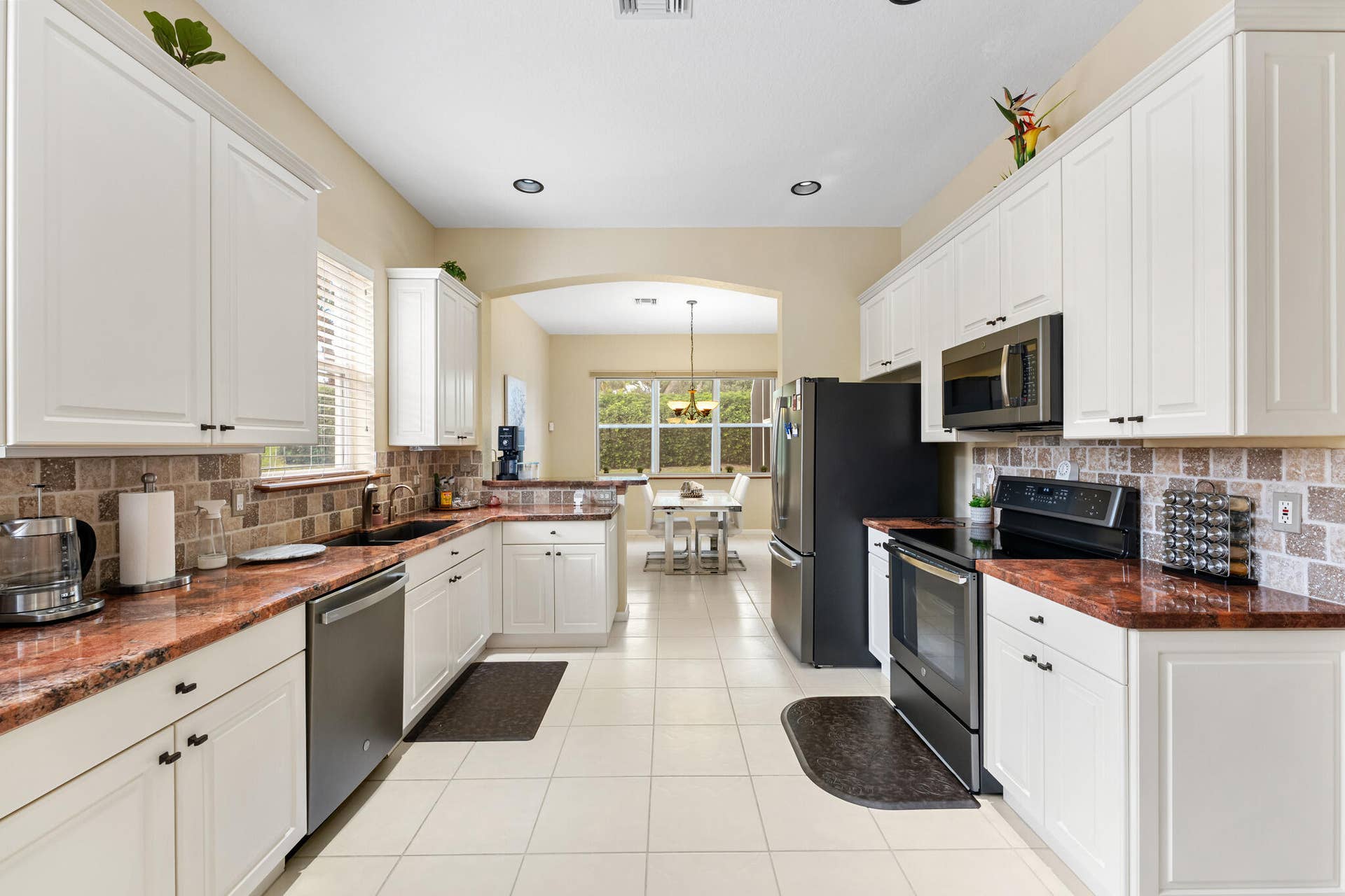 8840 Via Tuscany Drive, Boynton Beach, FL 33472 Kitchen