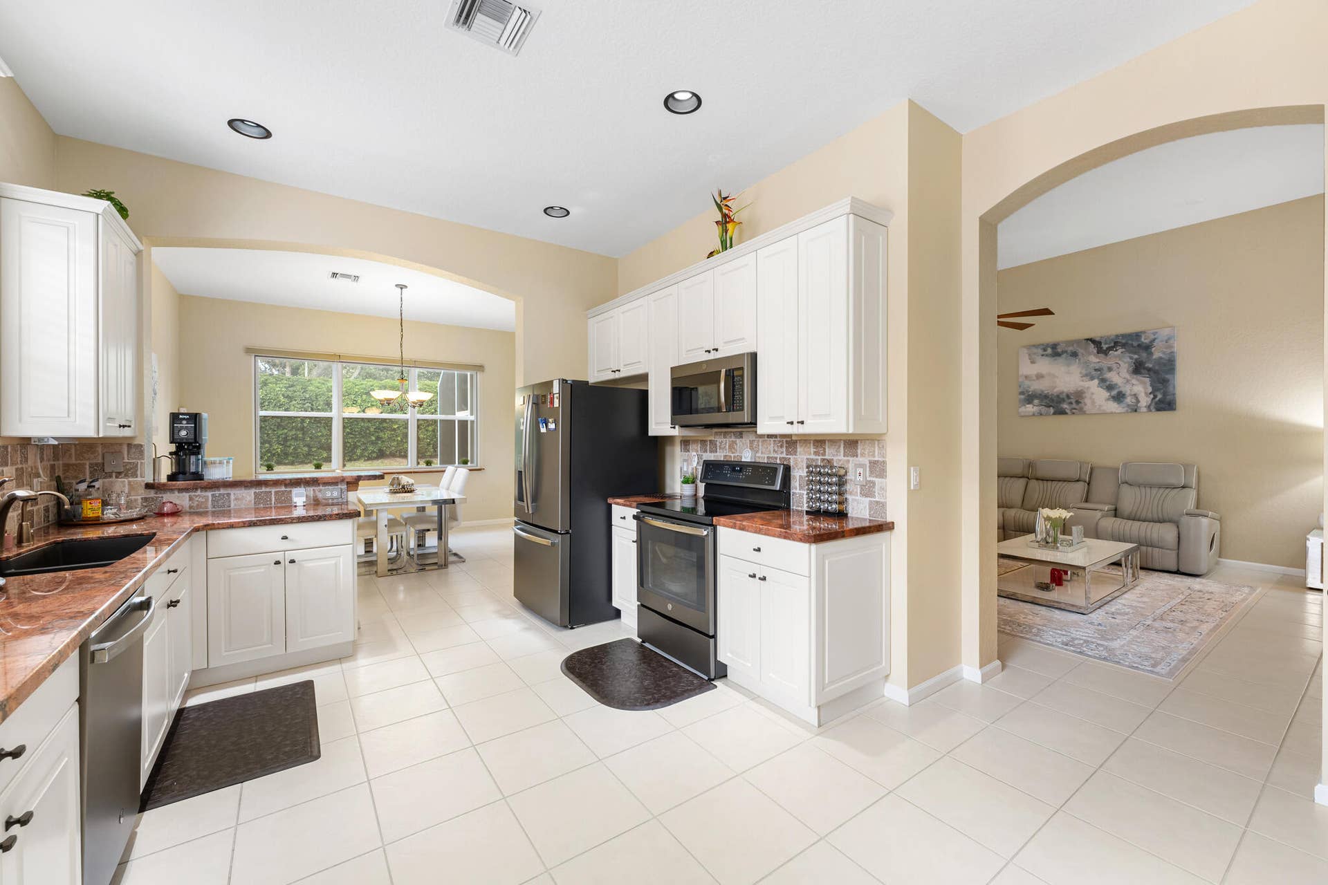 8840 Via Tuscany Drive, Boynton Beach, FL 33472 Kitchen