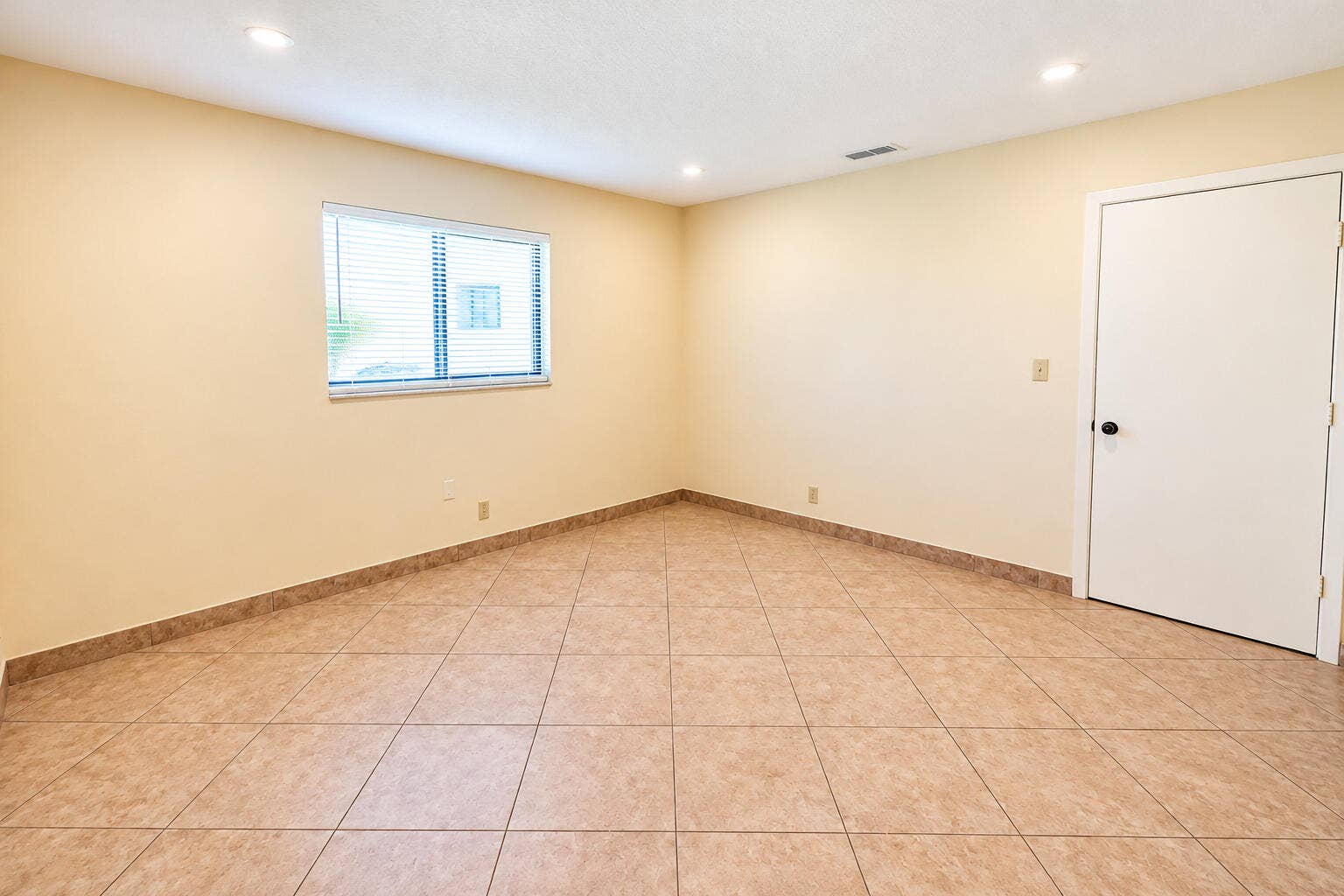 230 SE 1st Street, #2, Deerfield Beach, FL 33441 CEO_FILMZZZ_DSC04429_AI_Enhanced_MLS