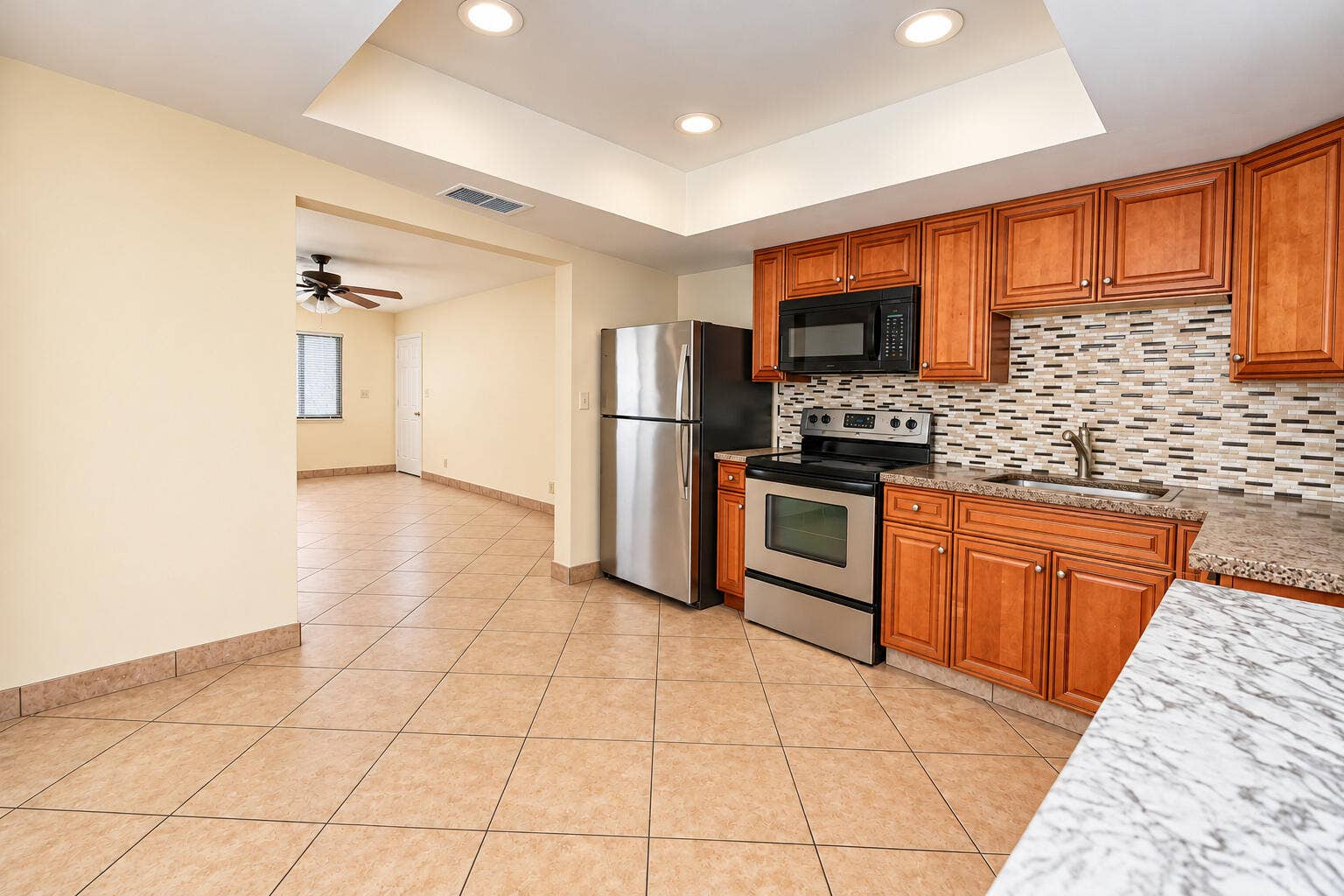 230 SE 1st Street, #2, Deerfield Beach, FL 33441 CEO_FILMZZZ_Kitchen_Door_Closed_MLS