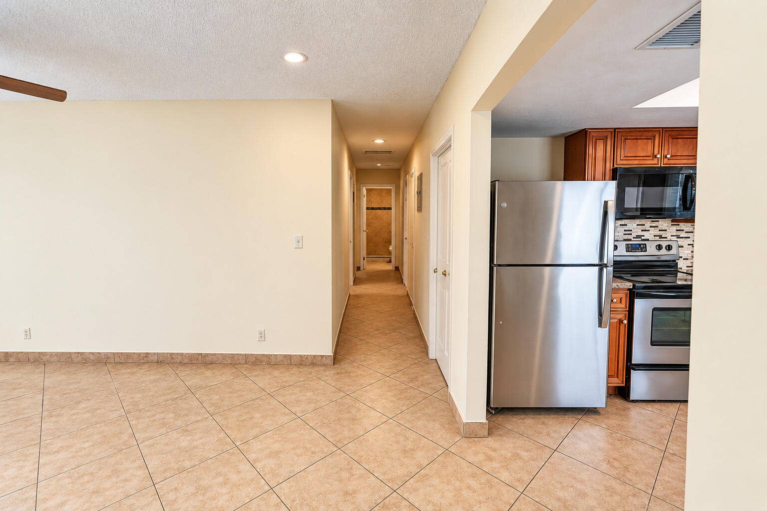 230 SE 1st Street, #2, Deerfield Beach, FL 33441 CEO_FILMZZZ_Hallway_Door_MLS