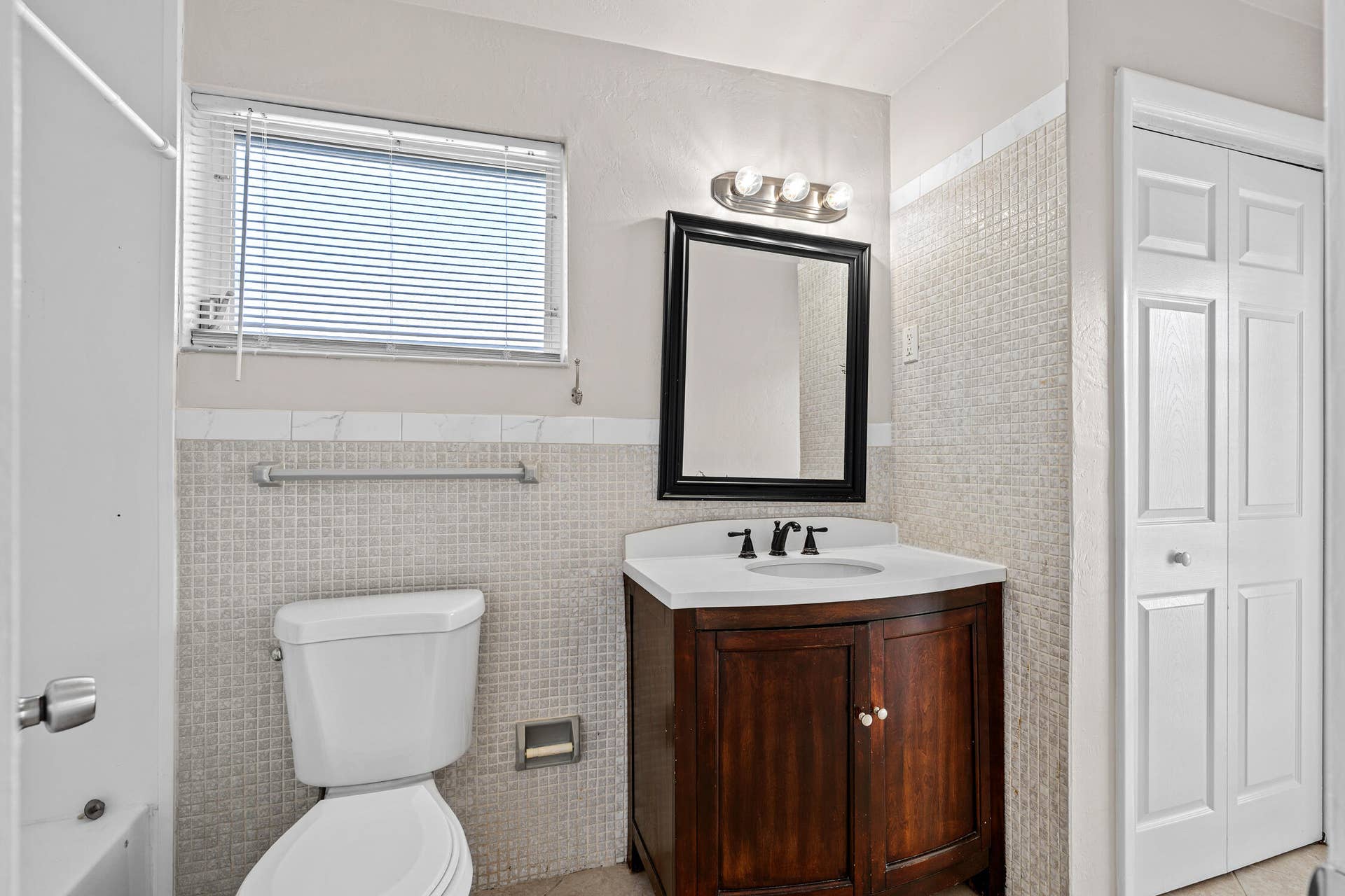 1700 SW 5TH Avenue, Pompano Beach, FL 33060 DSC06989