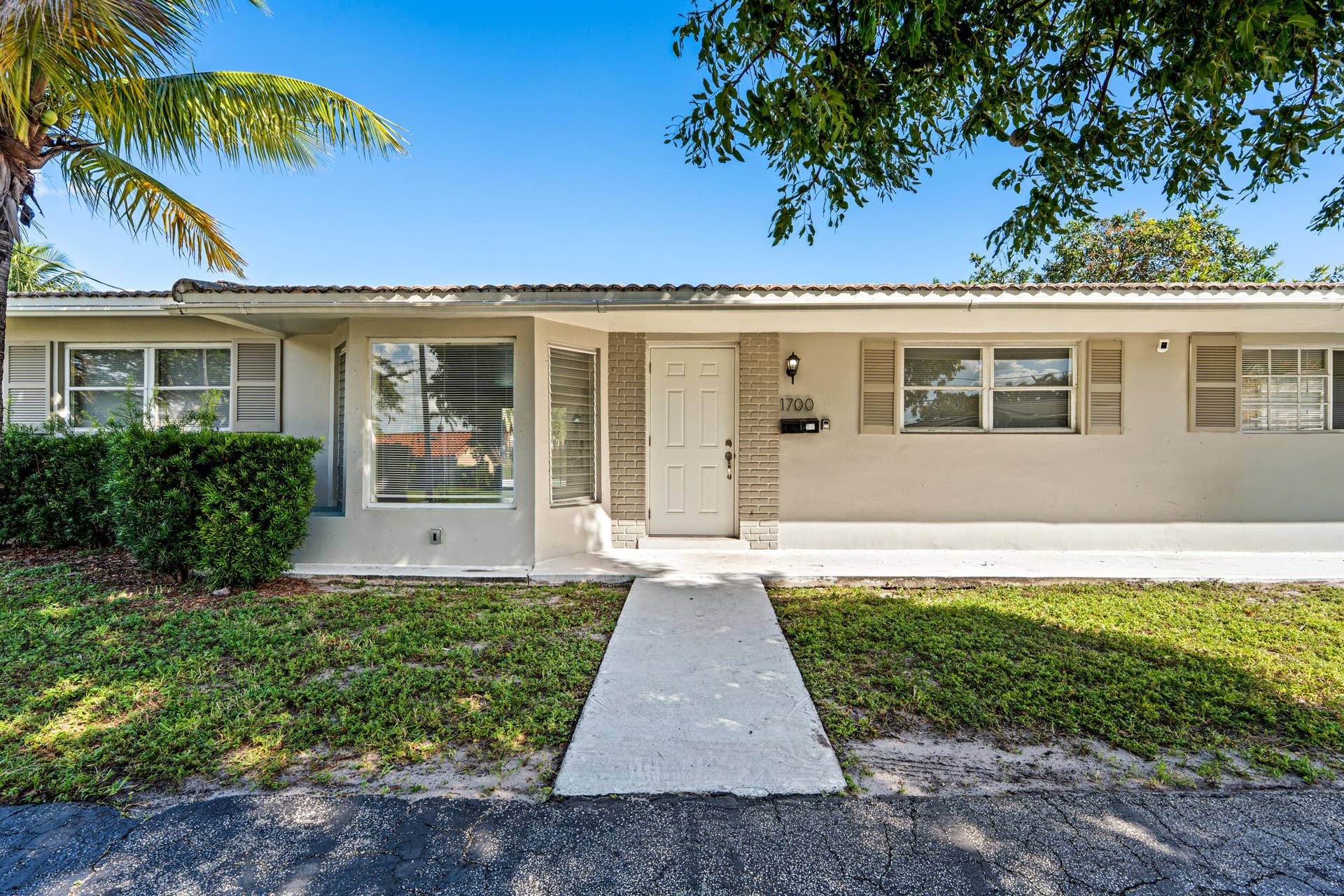 1700 SW 5TH Avenue, Pompano Beach, FL 33060 DSC06932