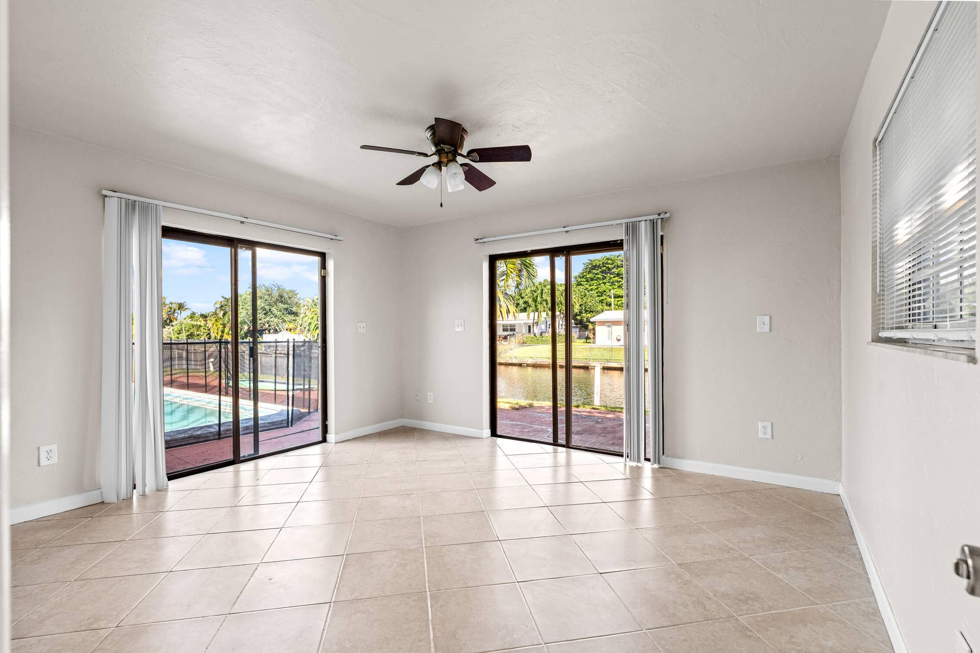 1700 SW 5TH Avenue, Pompano Beach, FL 33060 DSC06971