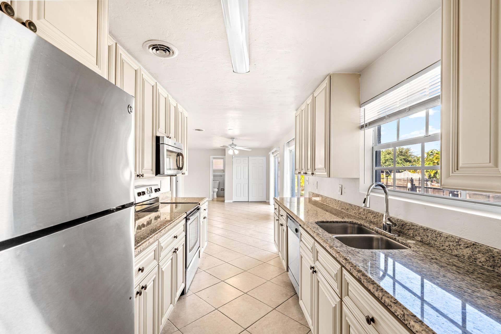 1700 SW 5TH Avenue, Pompano Beach, FL 33060 DSC06950