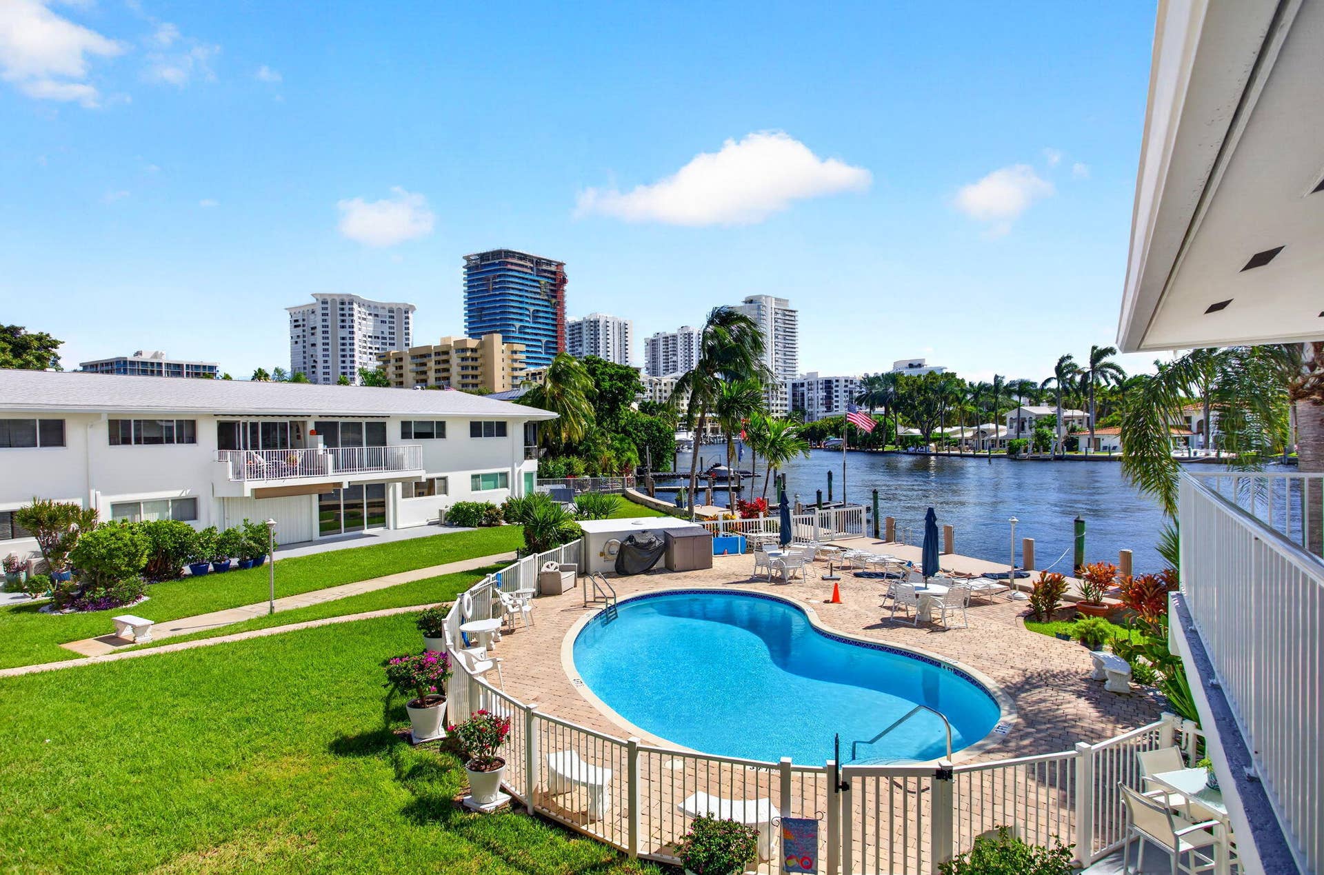 3216 SE 12TH Street, #28, Pompano Beach, Pompano Beach, FL 33062 24-web-or-mls-3216 28-16
