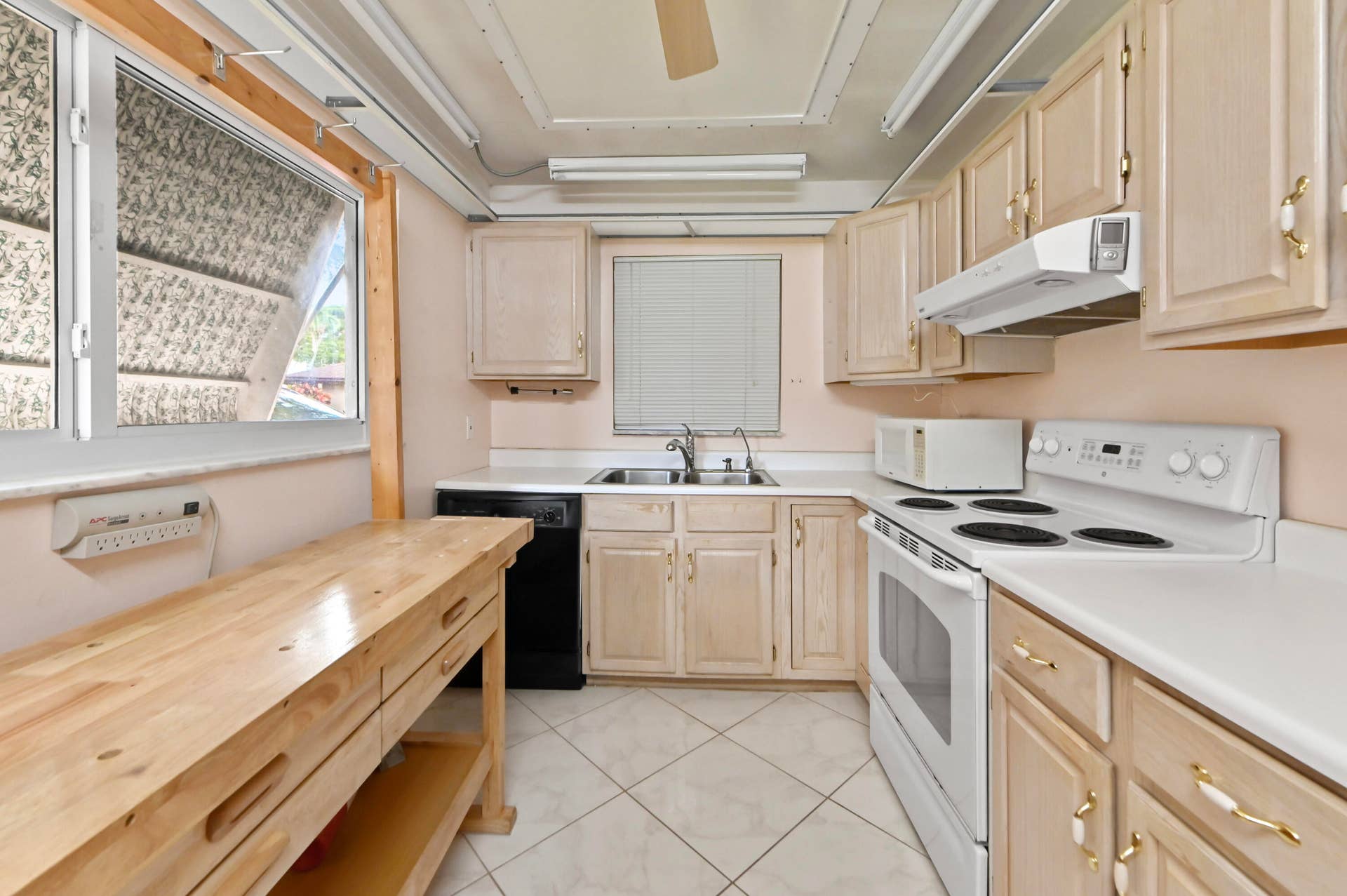 03 - 09 Kitchen 02 - ORIGINAL UNEDITED