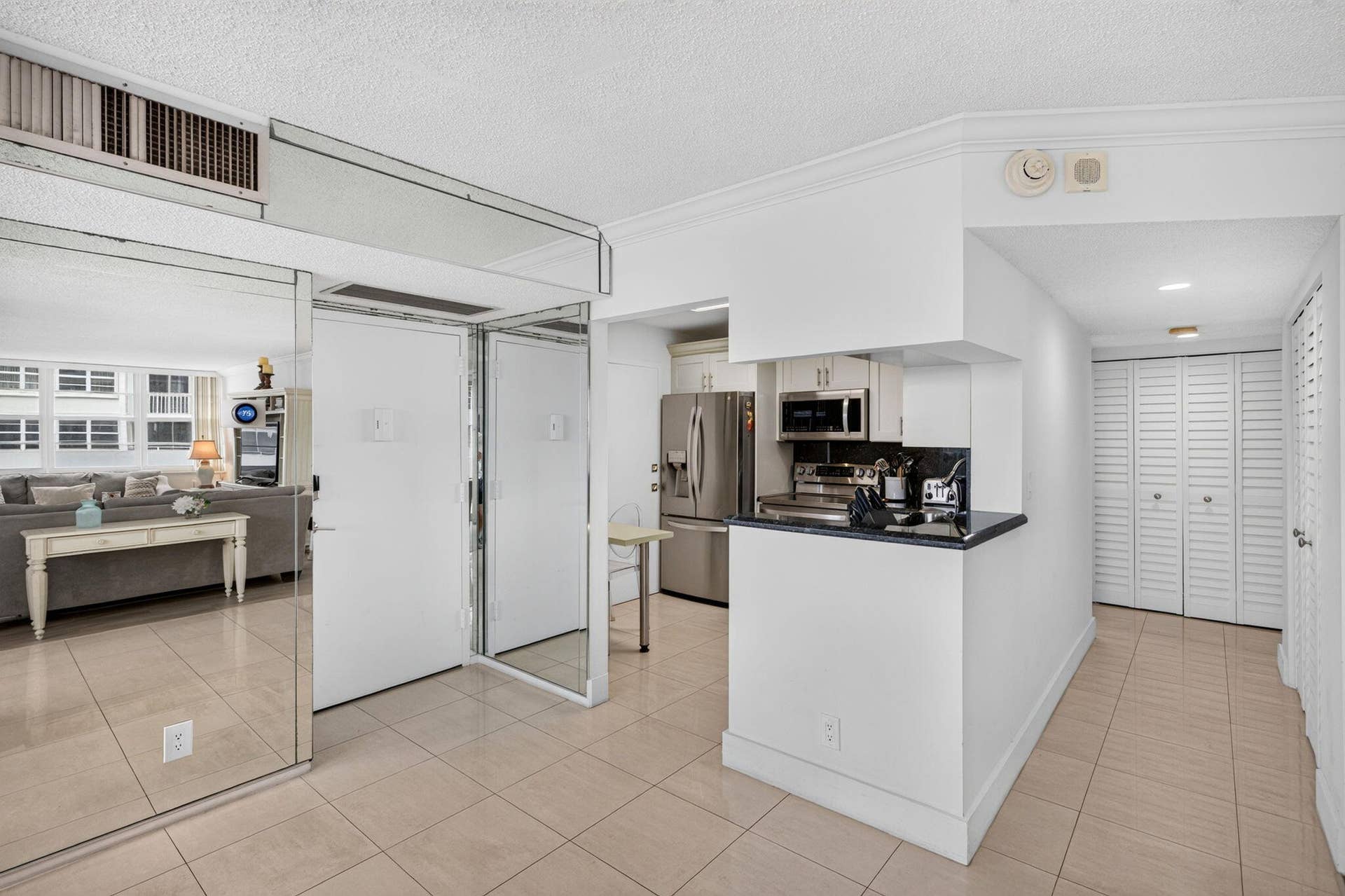 1170 N FEDERAL Highway, #512, Fort Lauderdale, FL 33304 19-web-or-mls-699A5360