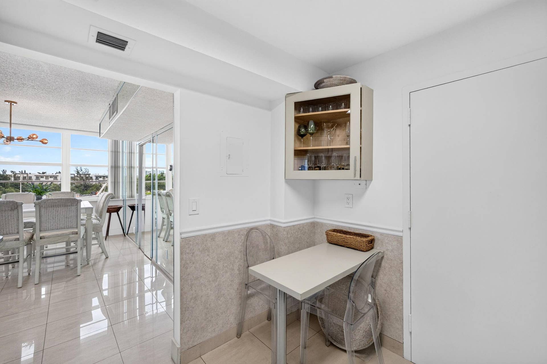 1170 N FEDERAL Highway, #512, Fort Lauderdale, FL 33304 24-web-or-mls-699A5404