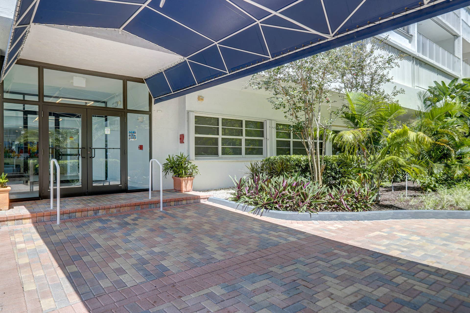 1170 N FEDERAL Highway, #512, Fort Lauderdale, FL 33304 01__g6i9843_4_5_6_7