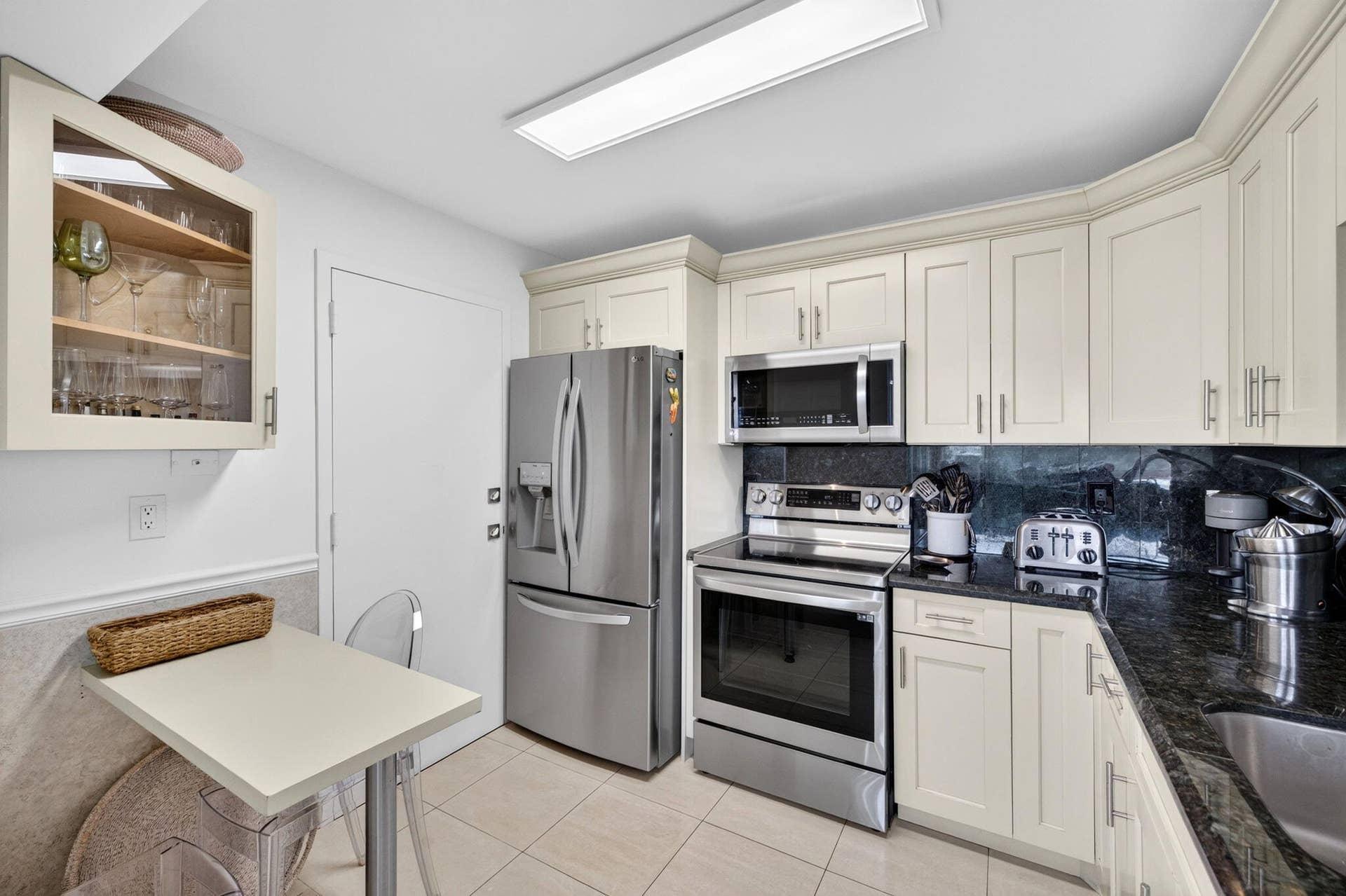 1170 N FEDERAL Highway, #512, Fort Lauderdale, FL 33304 21-web-or-mls-699A5374