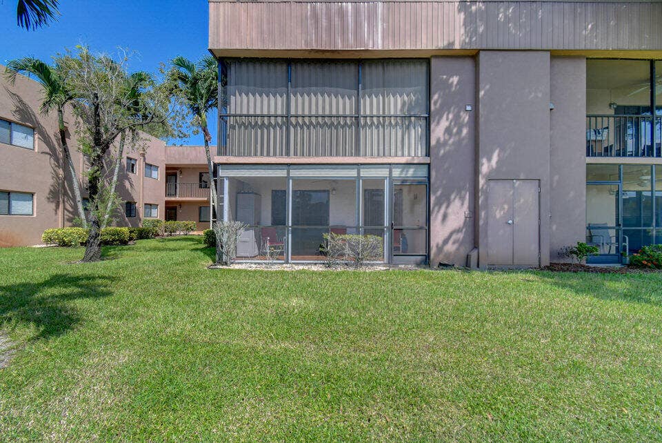 15054 Ashland Way, #81, Delray Beach, FL 33484 Rear lanai exterior